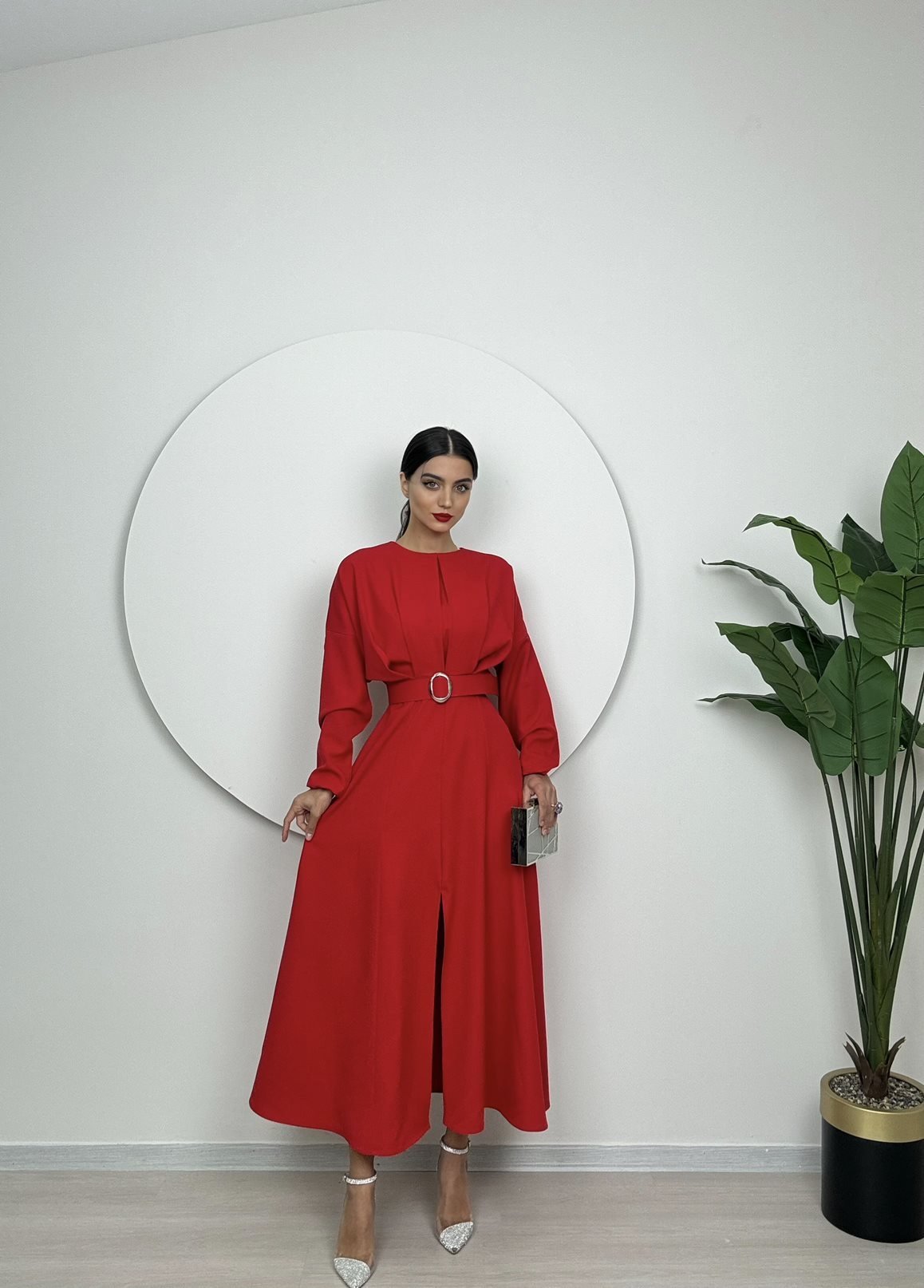 1017 PİLELİ KEMERLİ UZUN ELBİSE