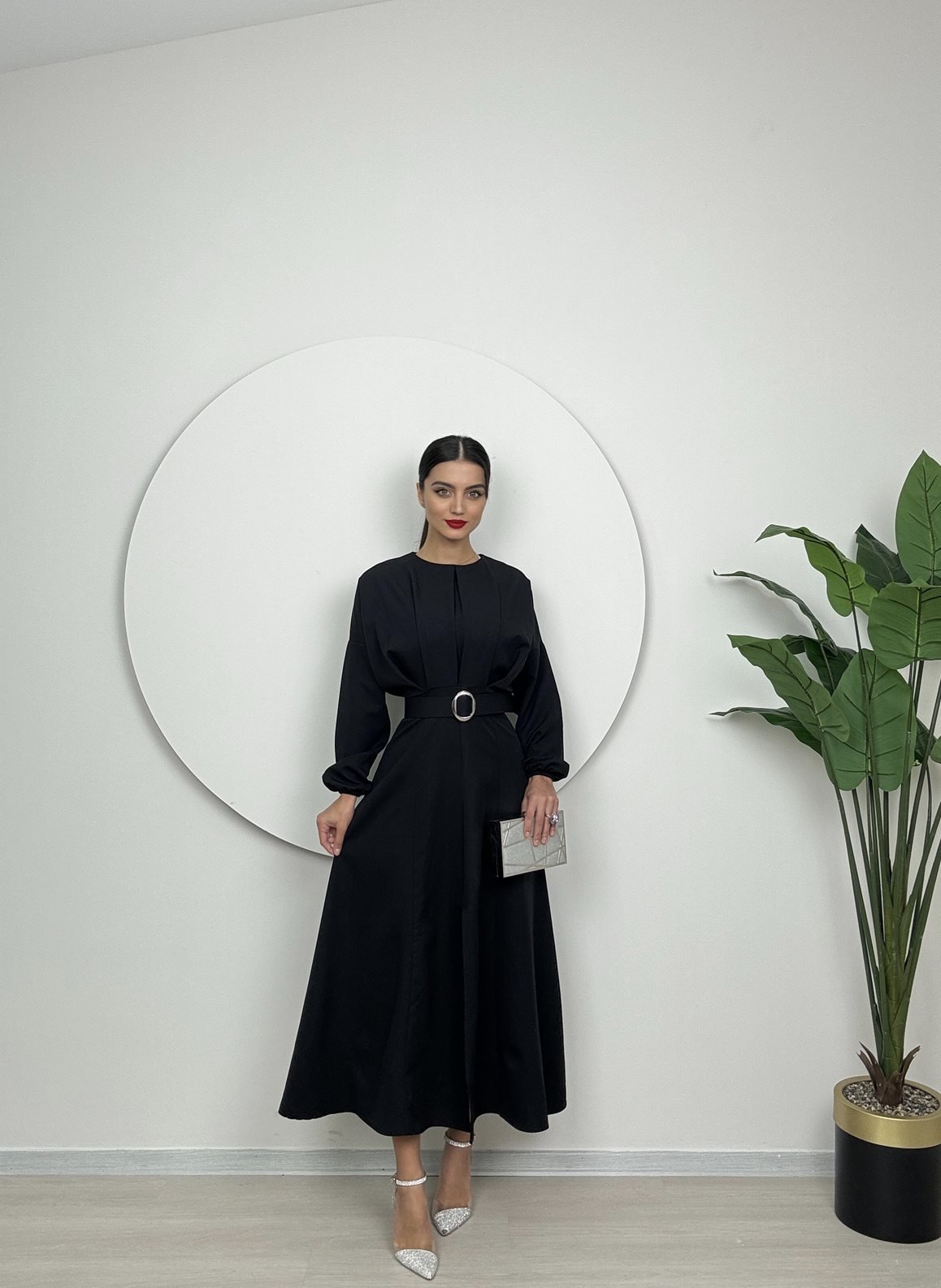 1017 PİLELİ KEMERLİ UZUN ELBİSE