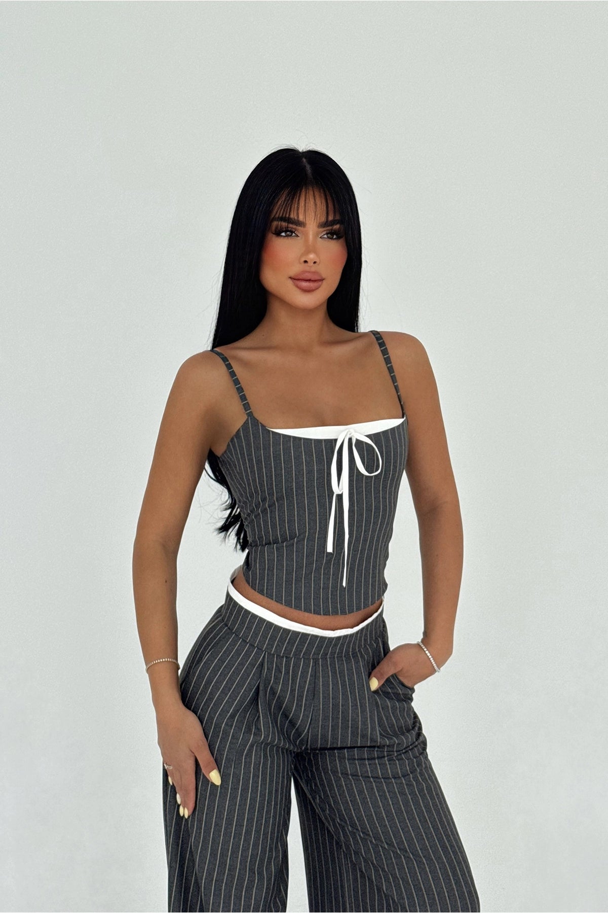 Gri Pantolonlu Takım