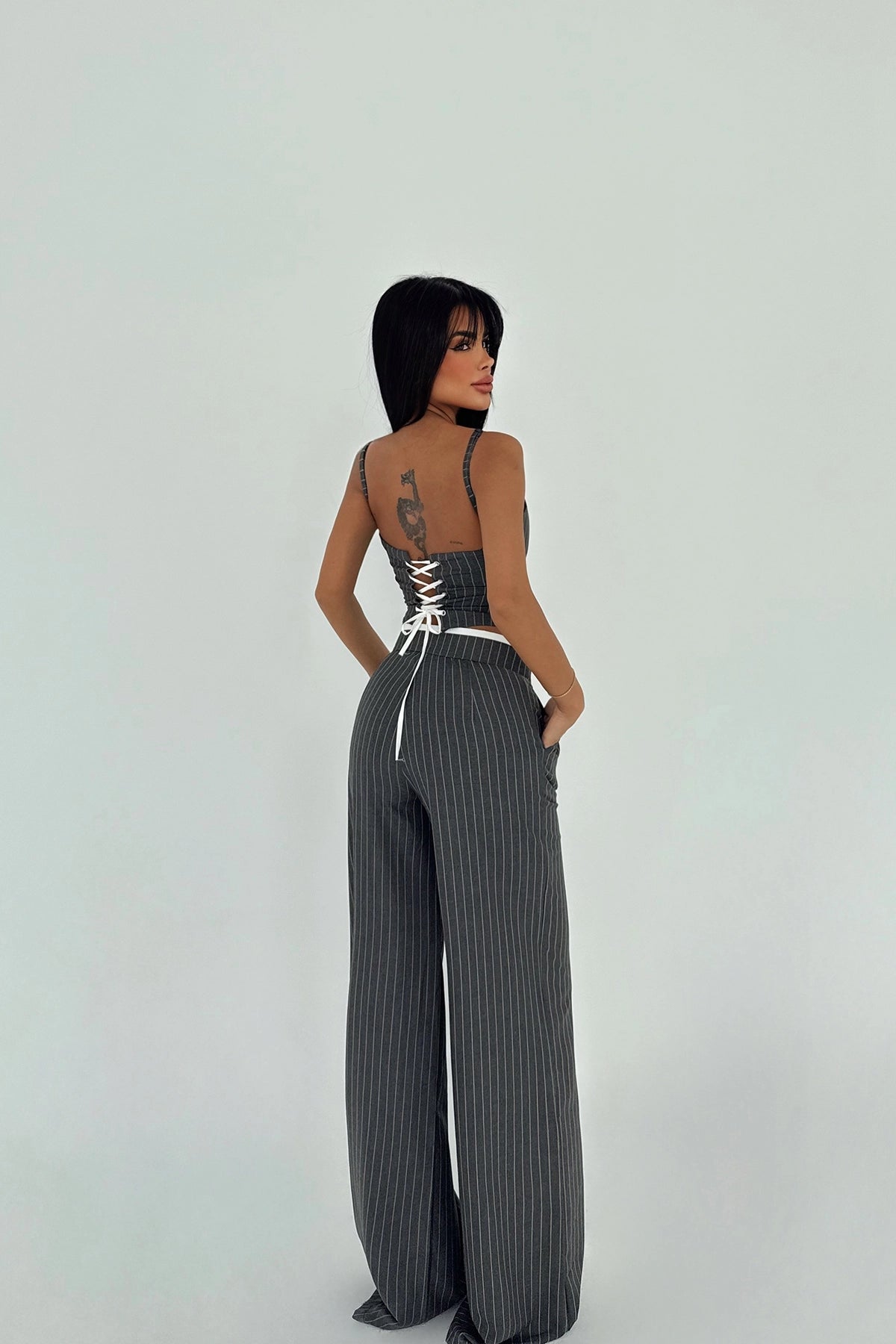 Gri Pantolonlu Takım