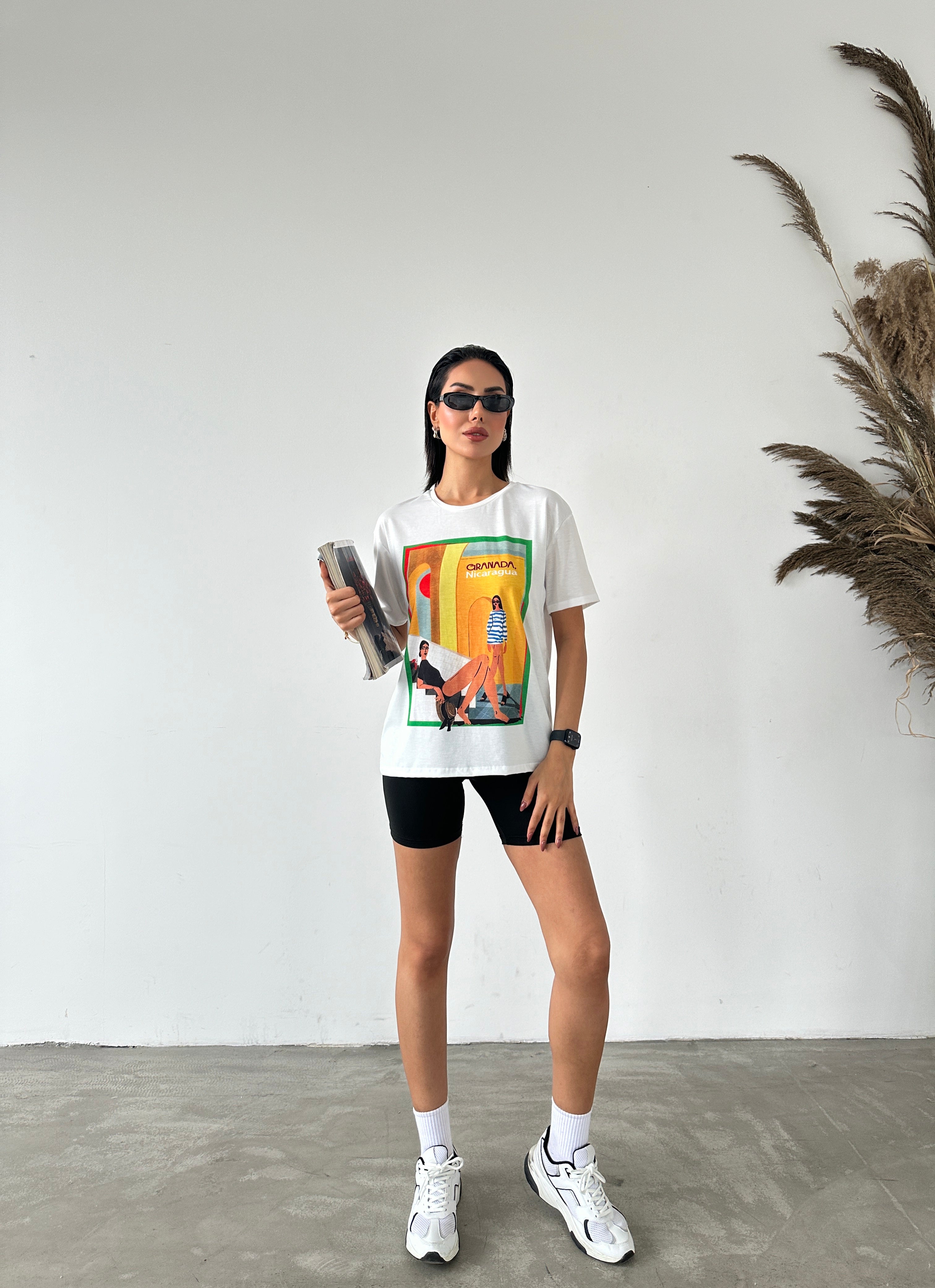 Contrast Girl Printed T-shirt