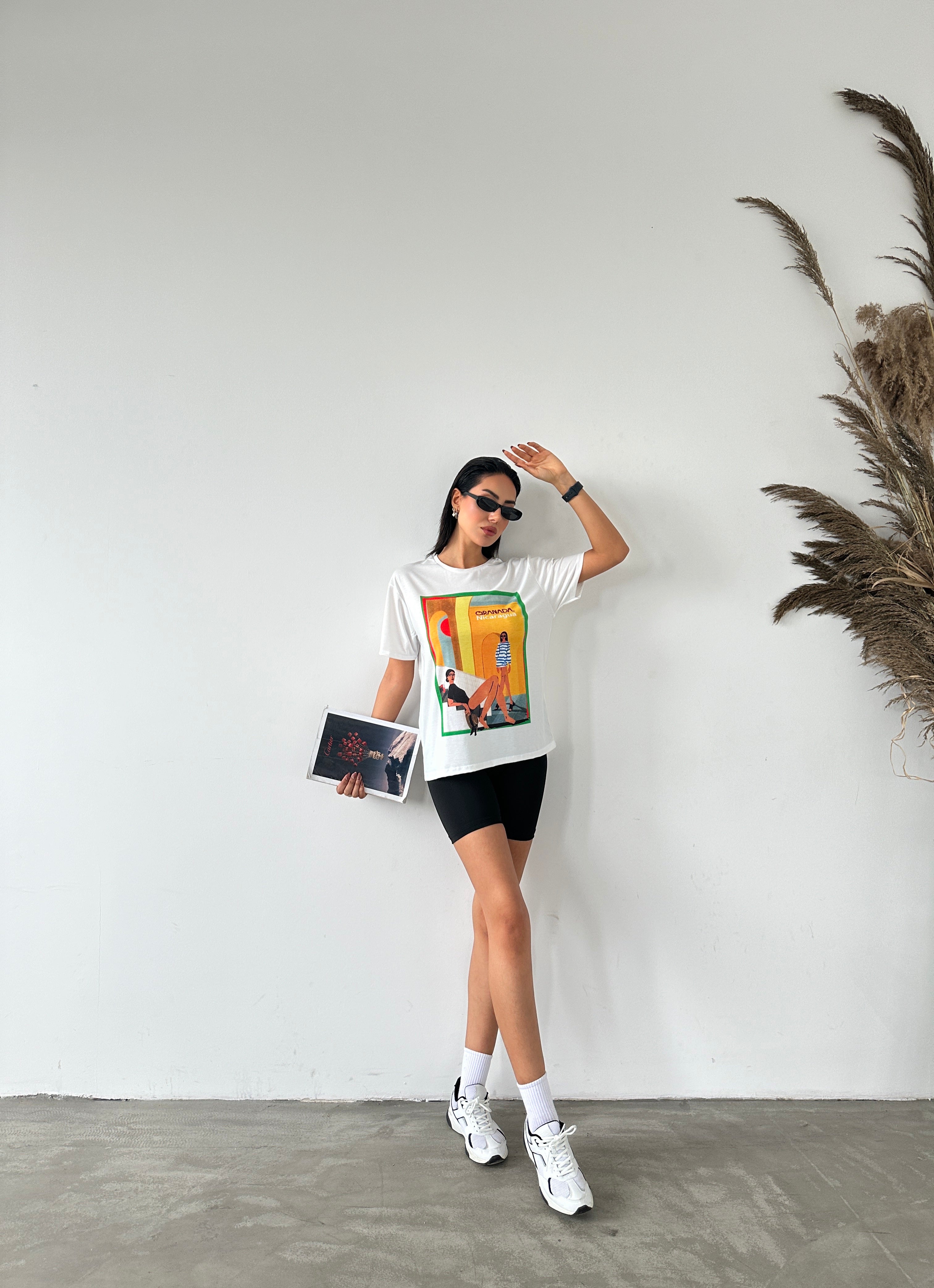 Contrast Girl Printed T-shirt