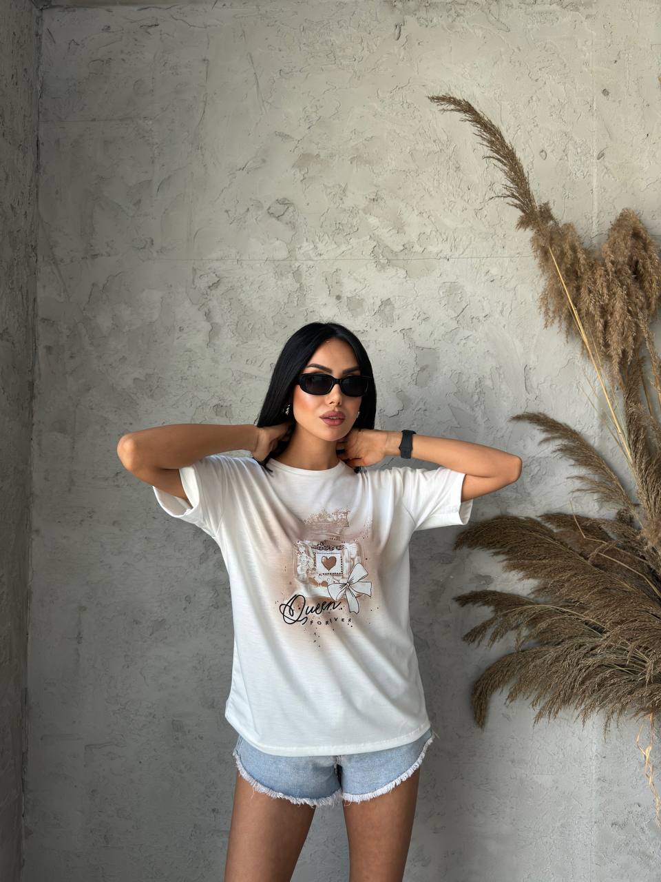 Queen Printed Basic T-shirt