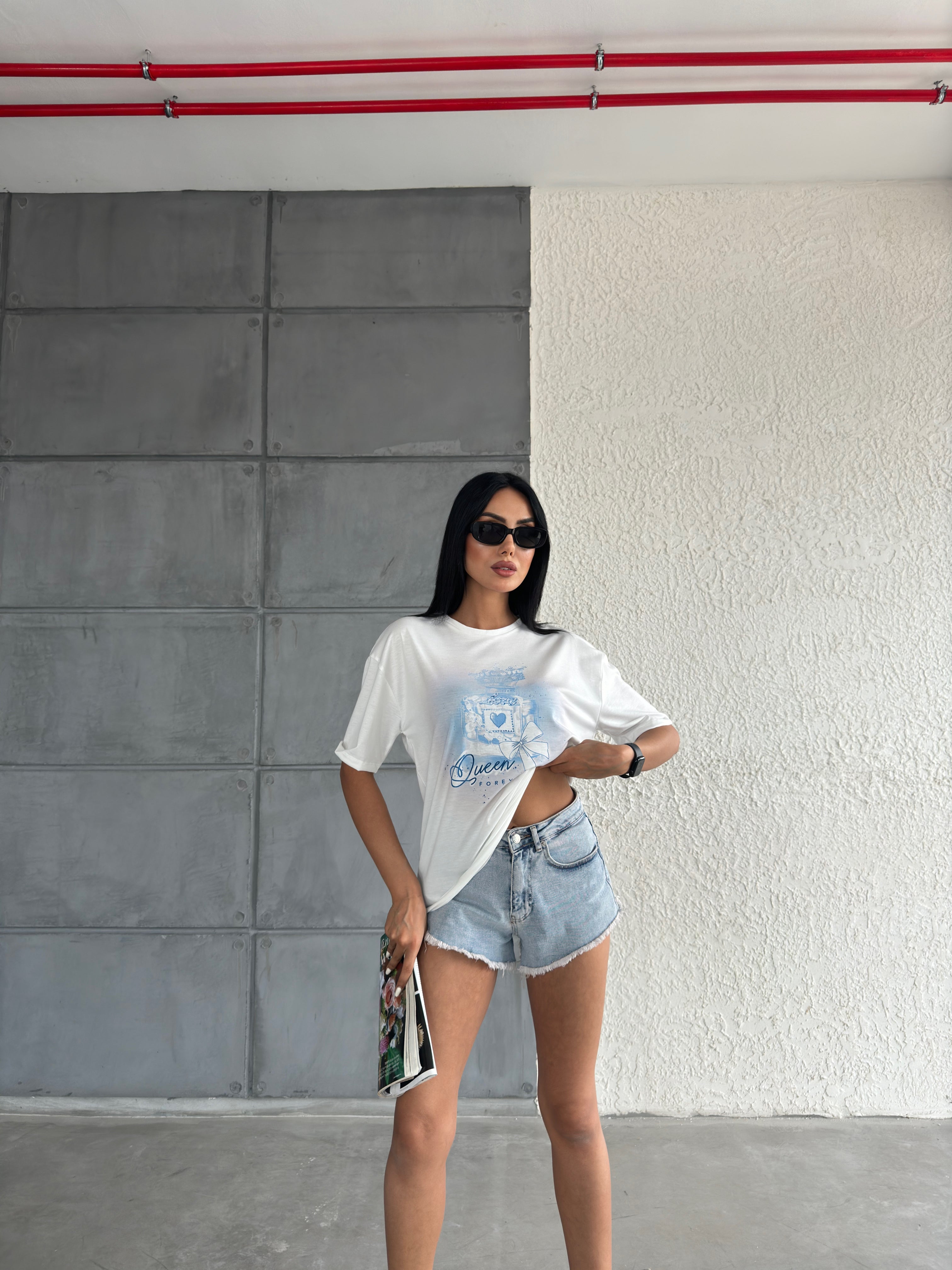 Queen Printed Basic T-shirt
