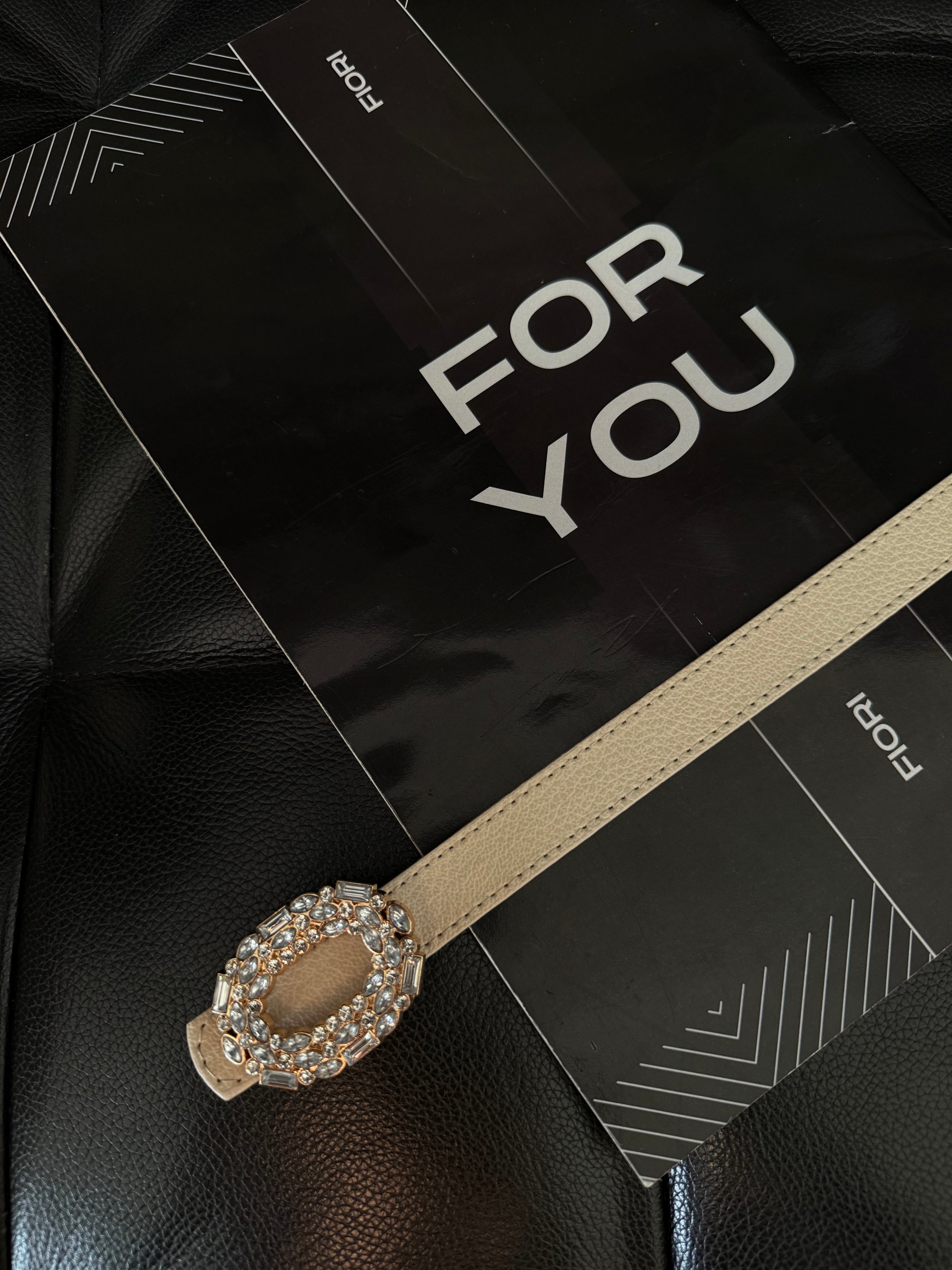 Women's Belt with Round Stone Buckle