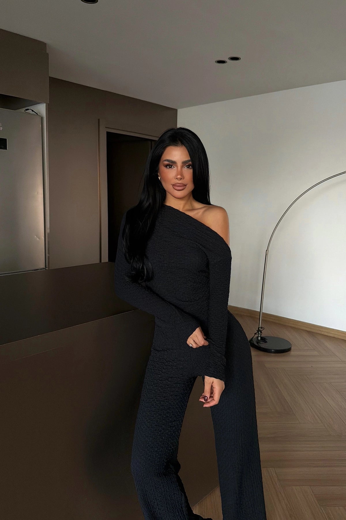 Siyah Pantolonlu Takım