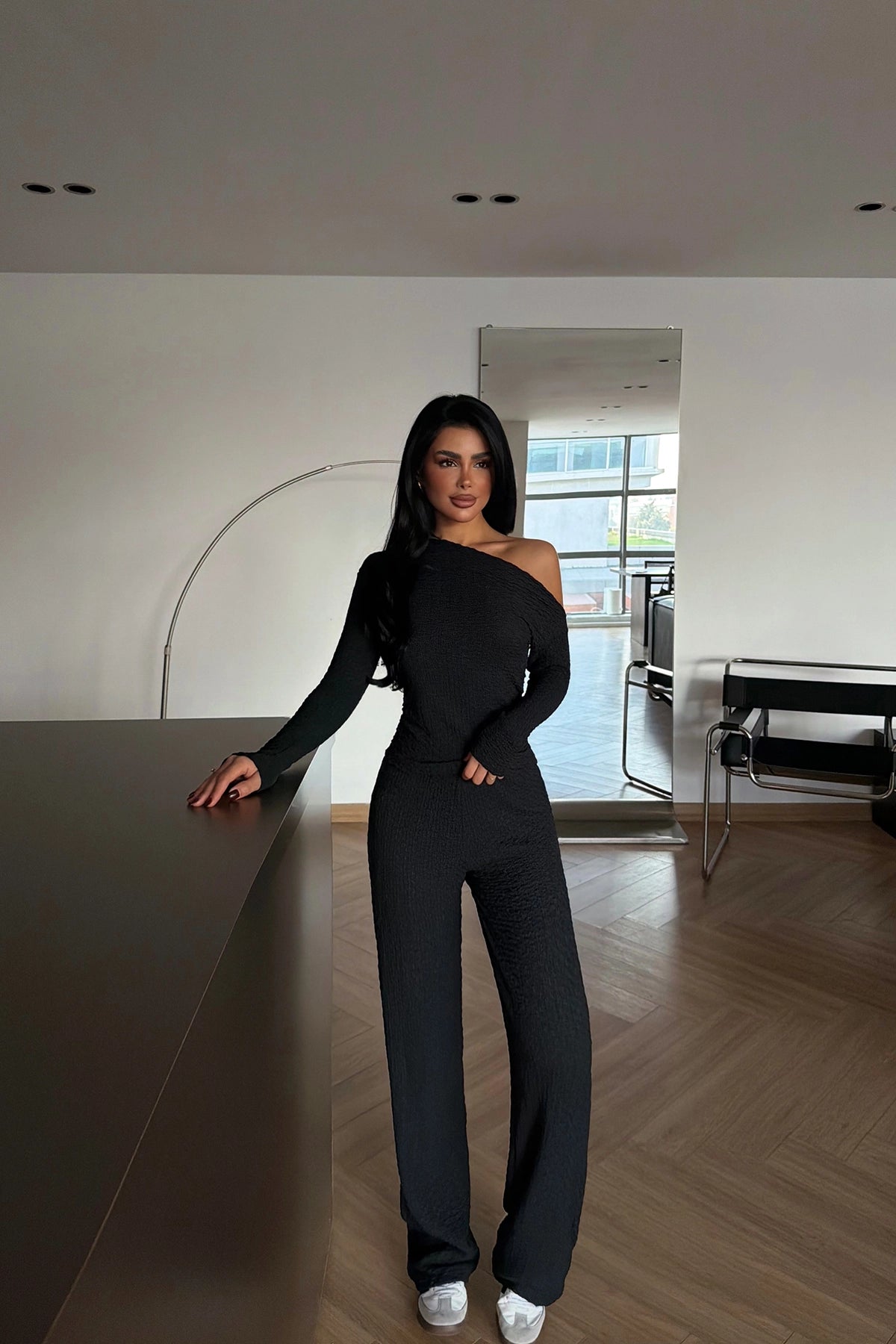 Siyah Pantolonlu Takım