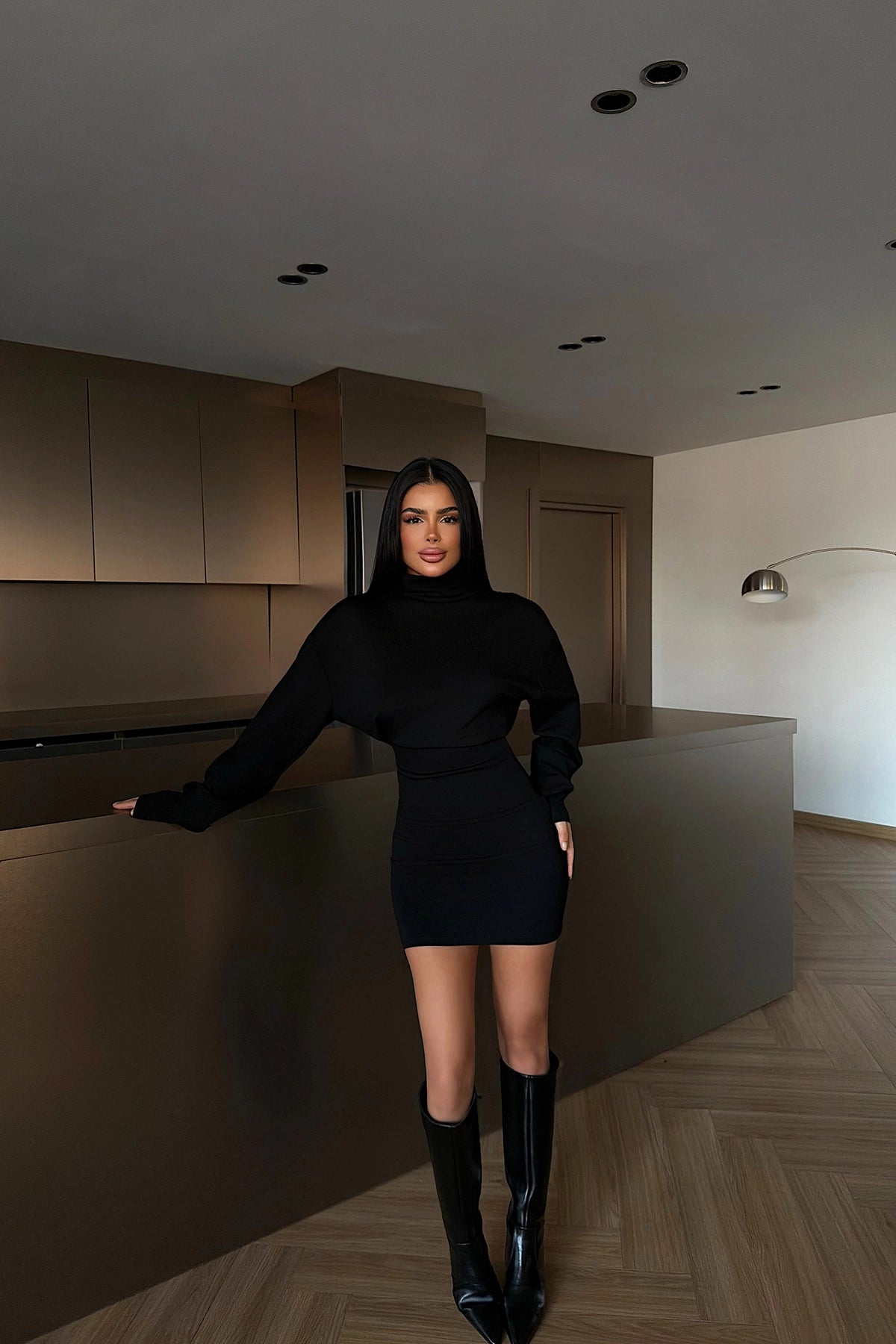 Siyah Boğazlı Mini Elbise