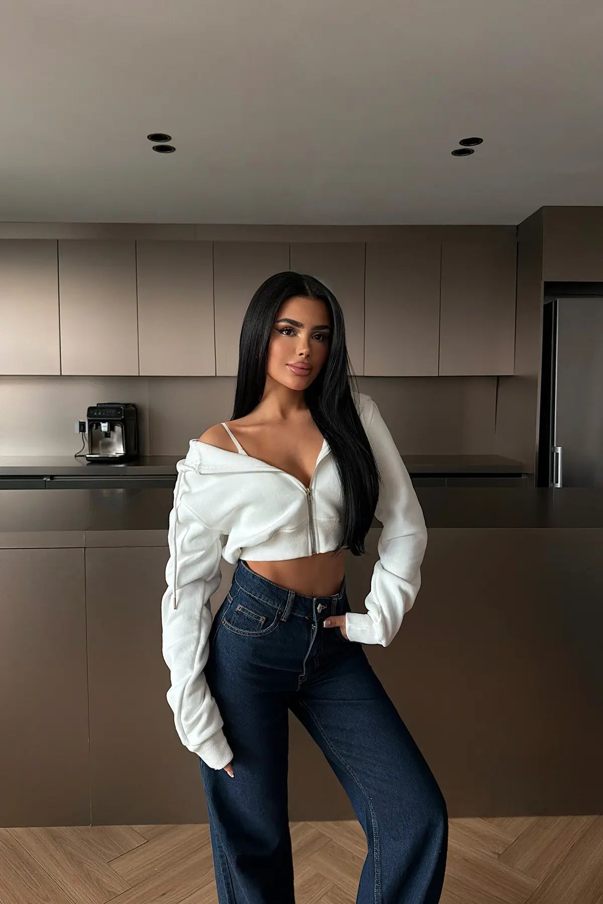 Beyaz Crop Kesim Hırka