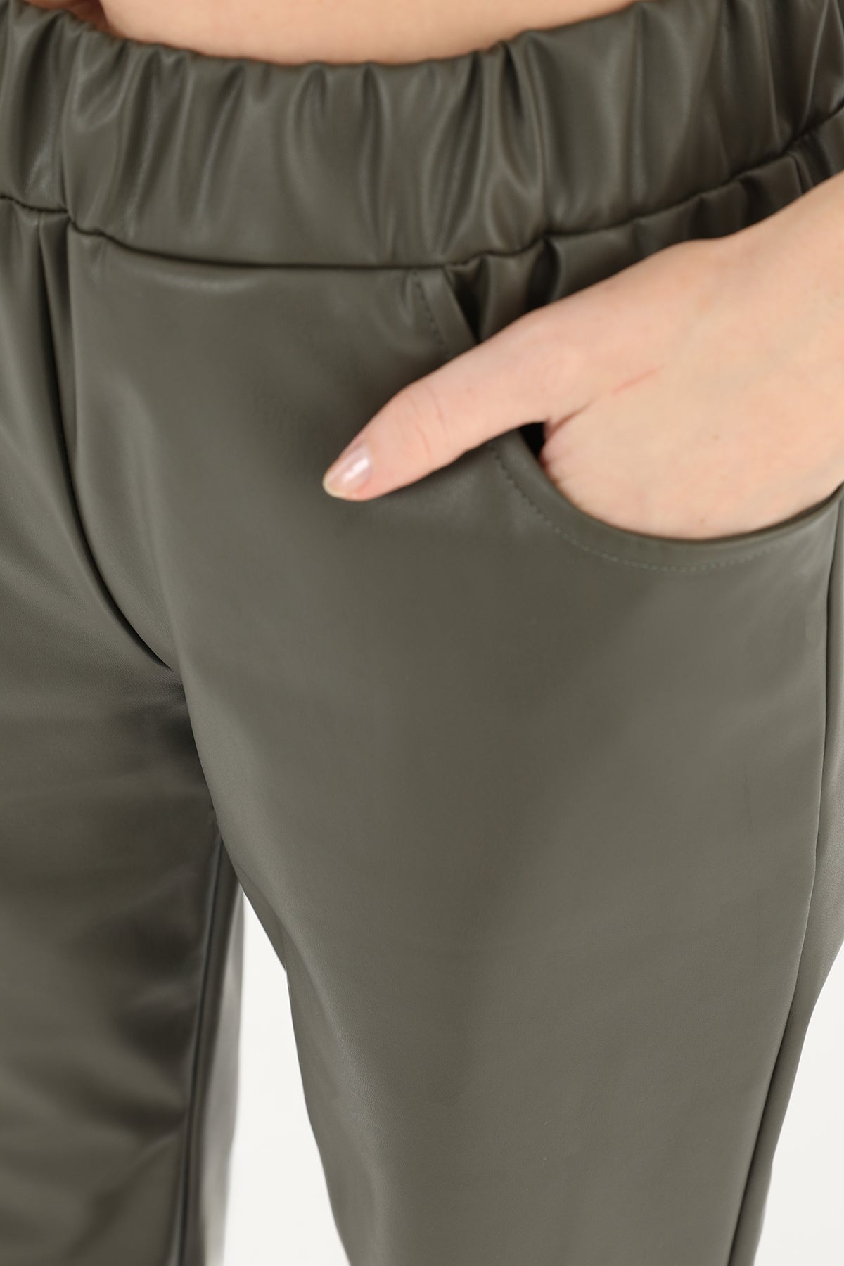 Kadın Beli Lastikli Cep Detaylı Deri Pantolon - 18205PNT