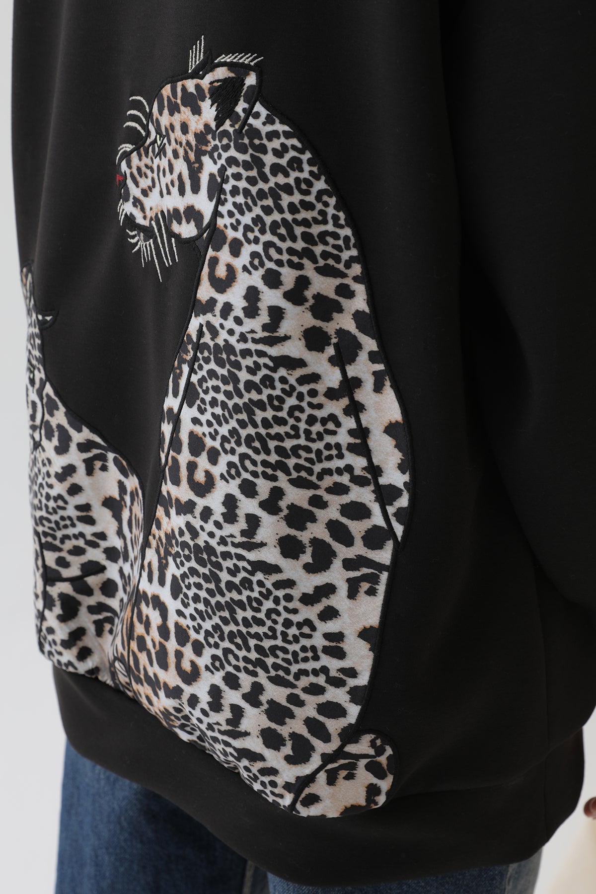 Kadın Arkası Leopar Detaylı Sweatshirt-32112SWT