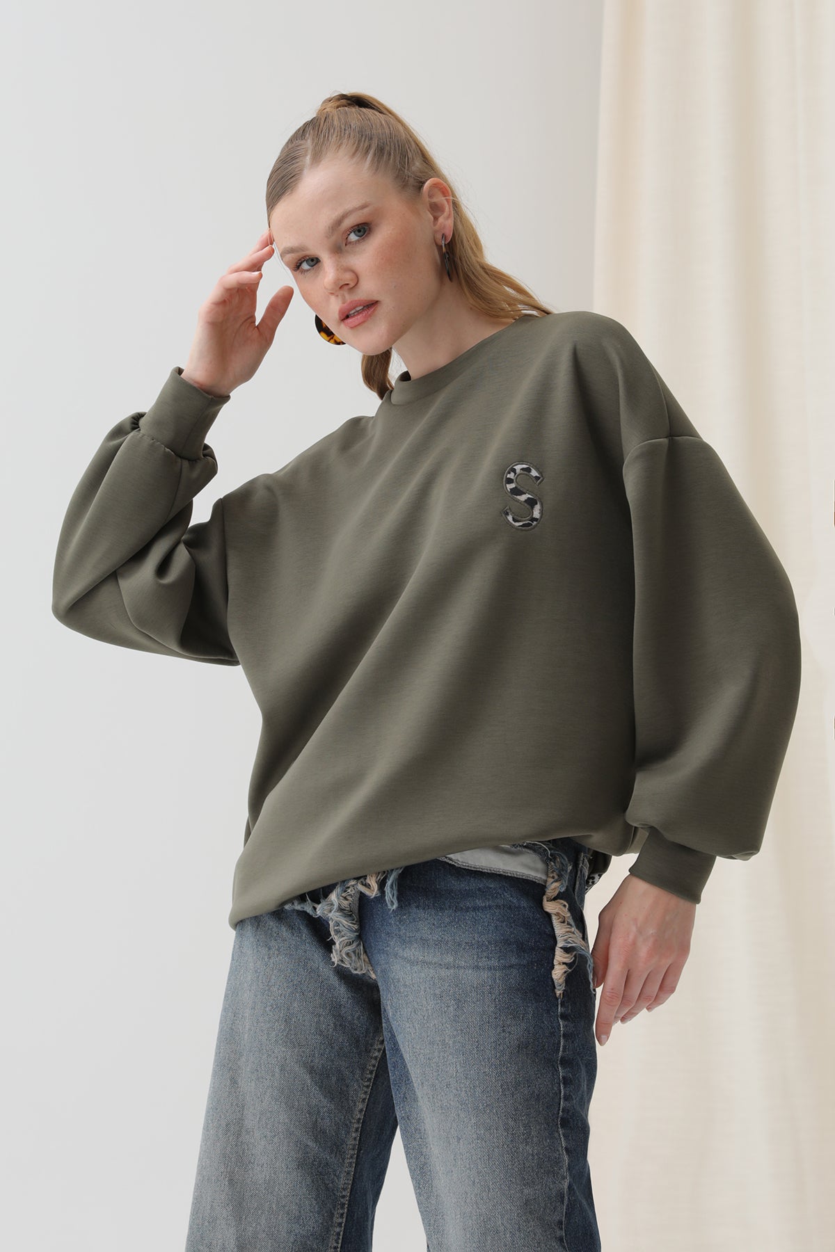 Kadın Arkası Leopar Detaylı Sweatshirt-32112SWT
