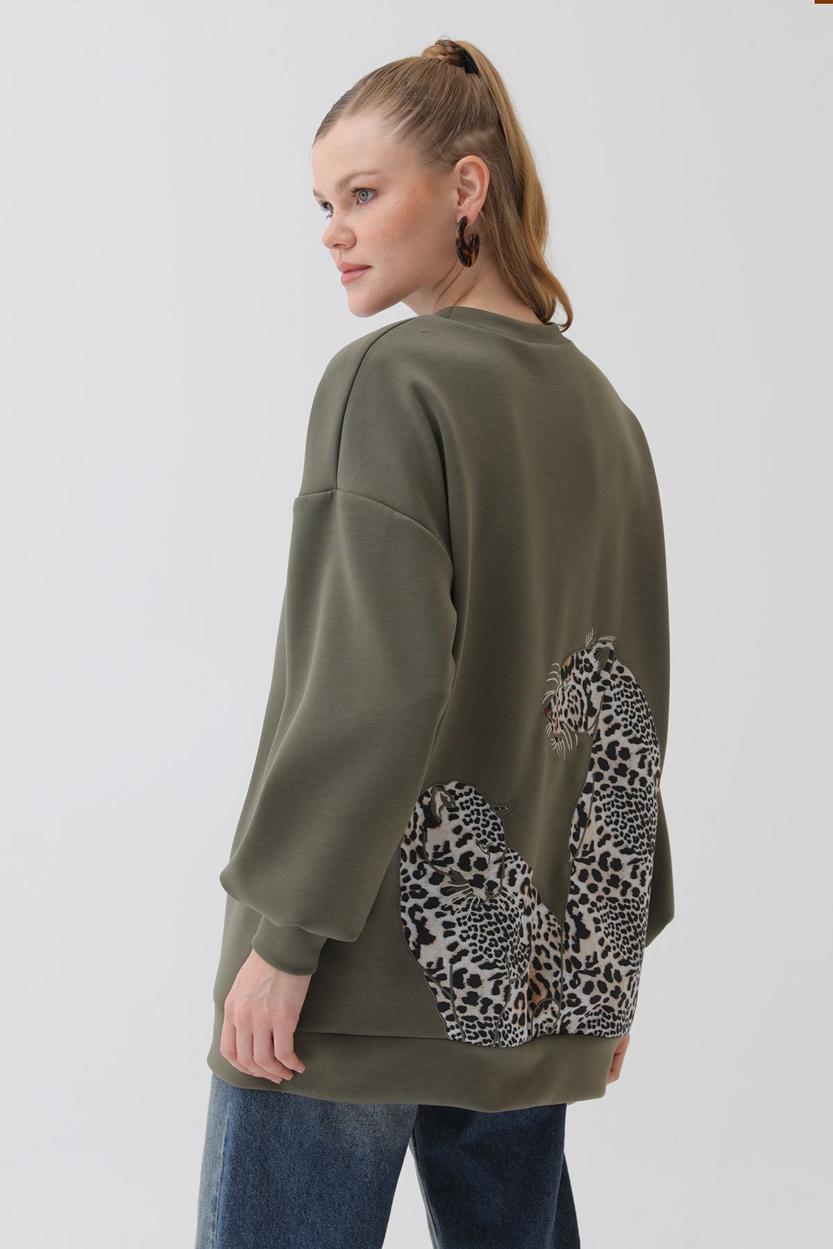 Kadın Arkası Leopar Detaylı Sweatshirt-32112SWT