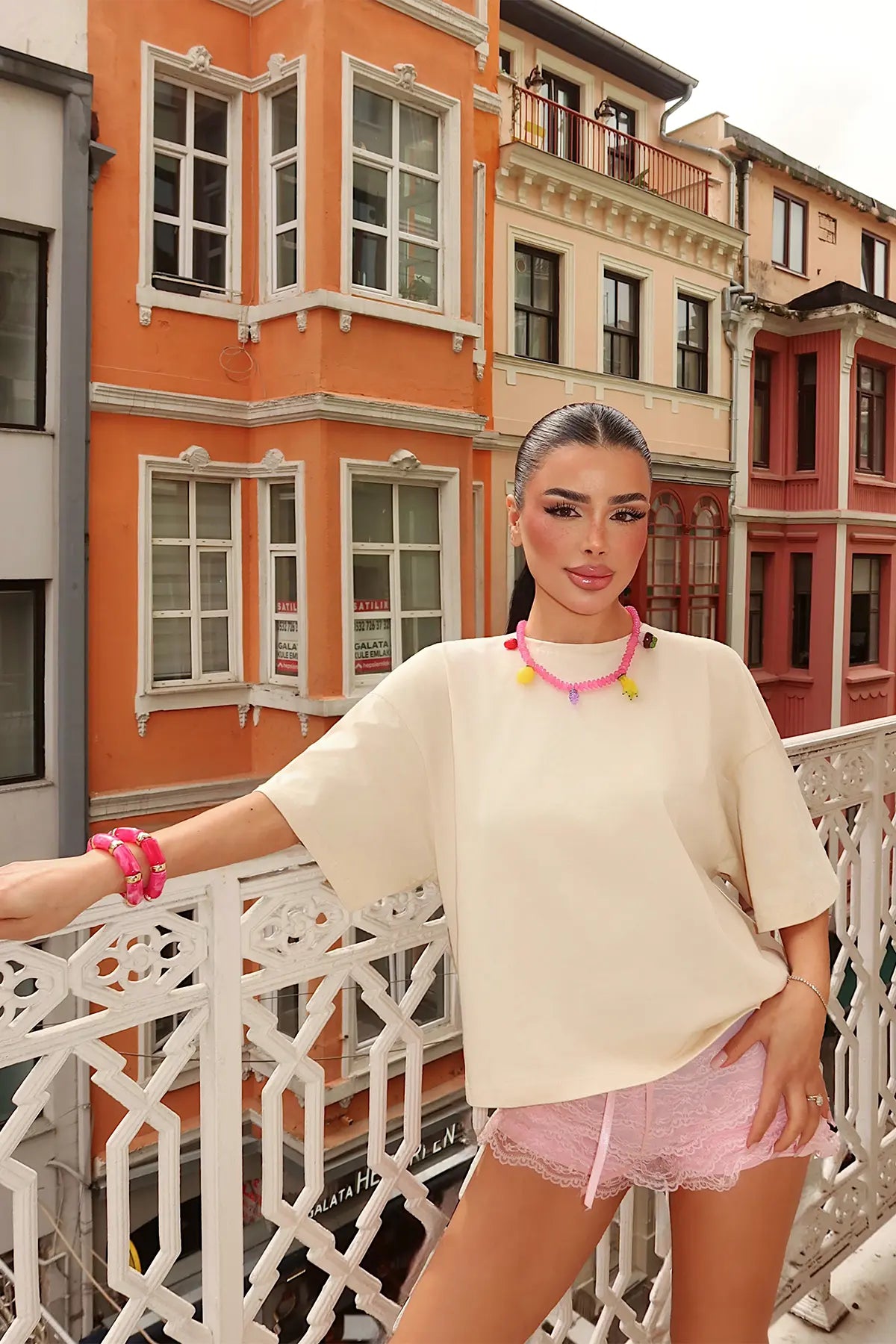Bej Baskılı Oversize Tişört