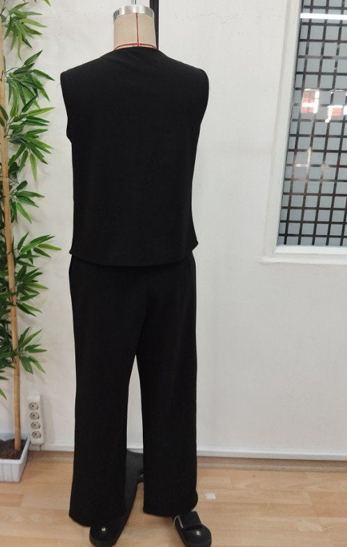 Women's Sleeveless V-Neck Button-Front Imported Crepe Top and Pants Two-Piece Set, 26004
