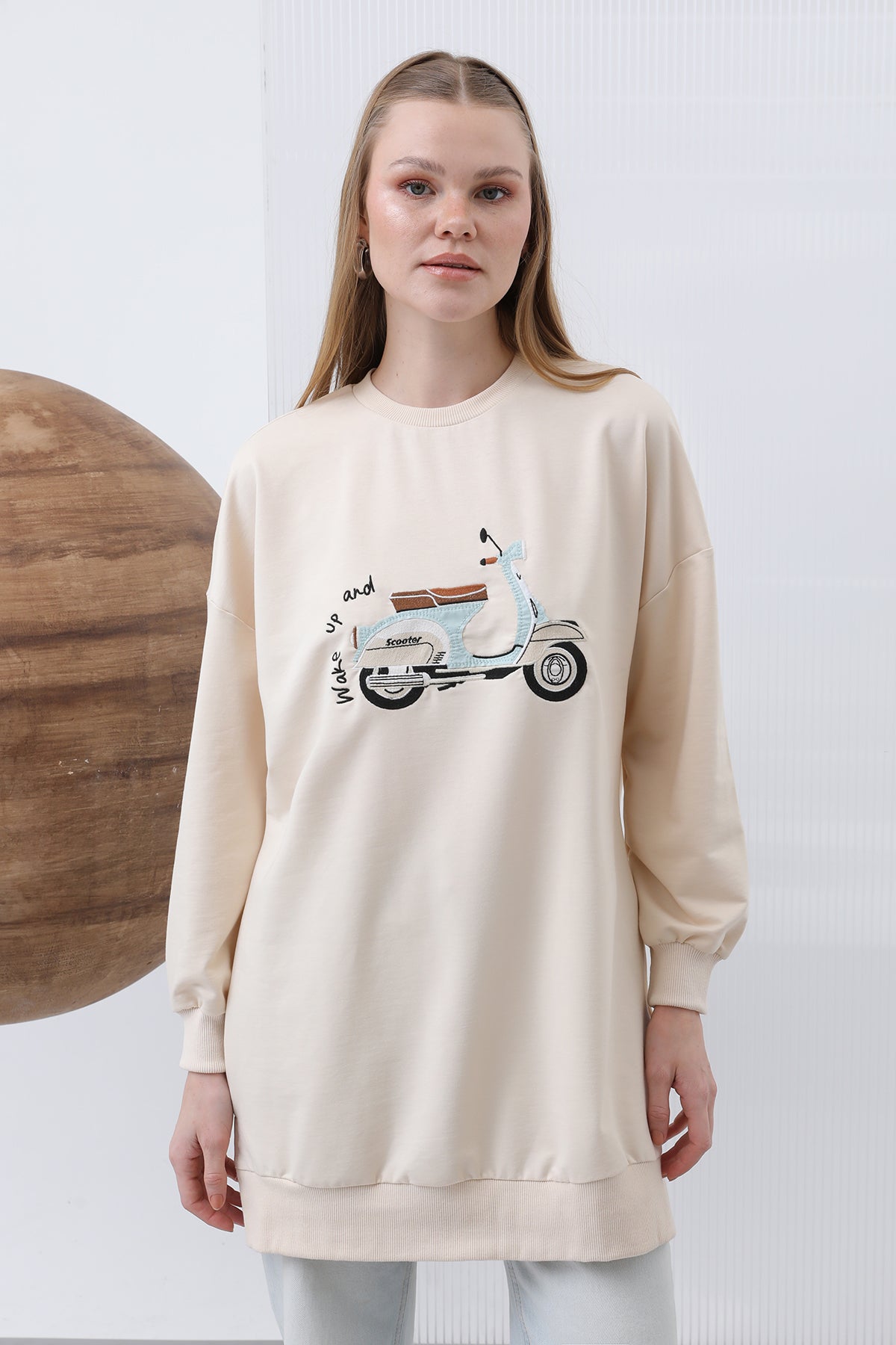Kadın Önü Scooter Baskılı Ve Garnili Tunik - 10636TUN - BEIGE