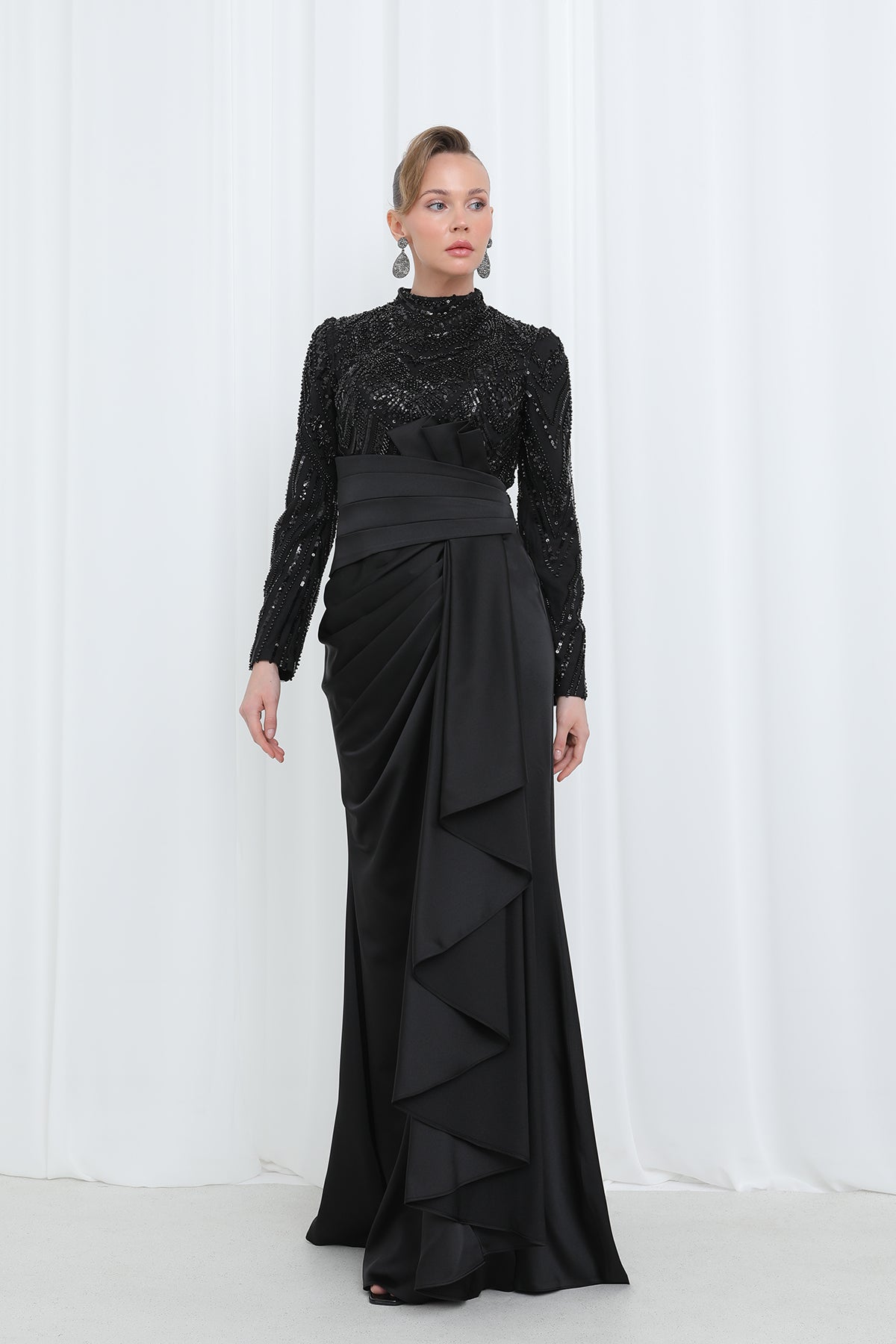 Kadın Üstü İşlemeli Bel Kısmı Drape Detaylı Saten Abiye - 12582ELB - BLACK