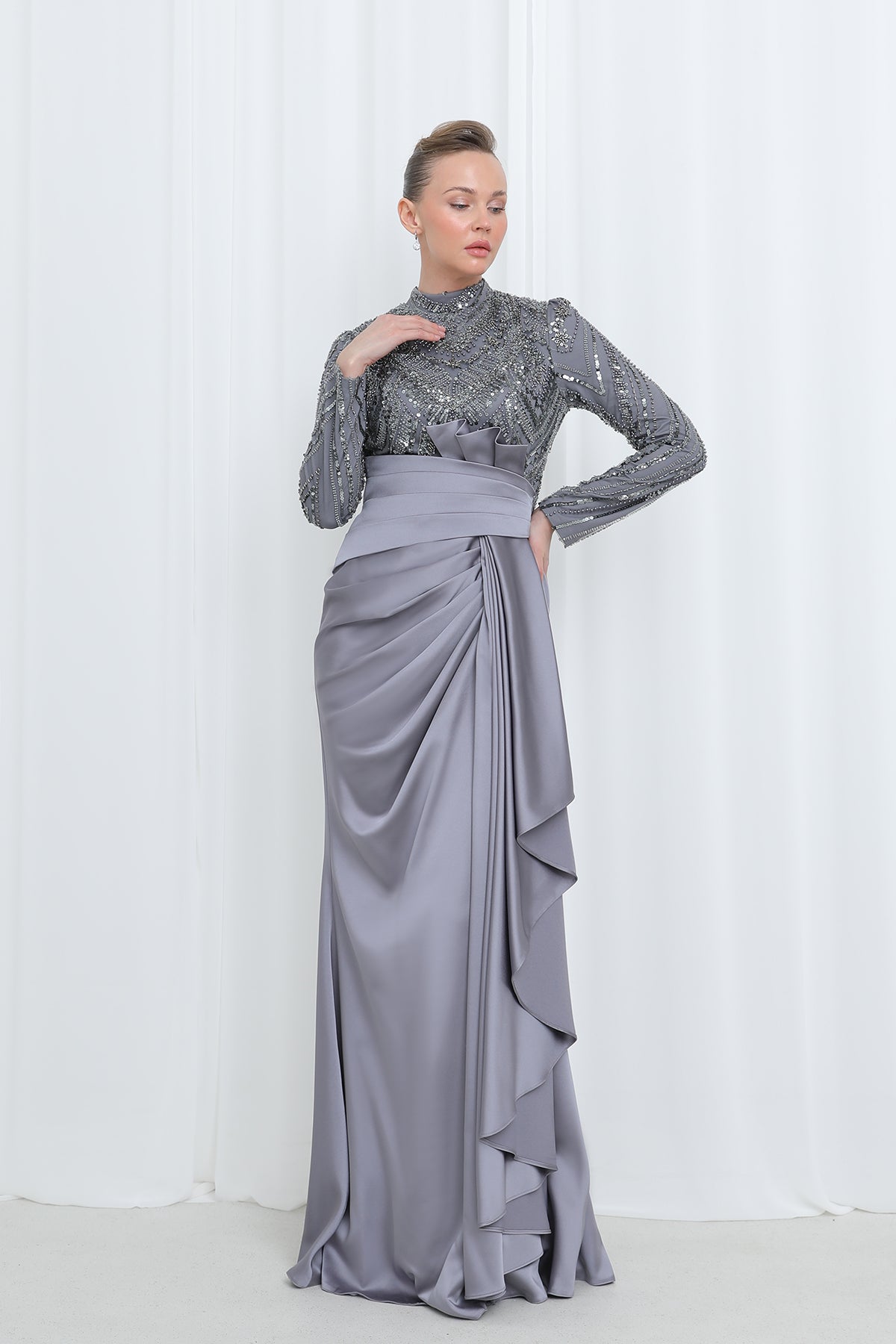 Kadın Üstü İşlemeli Bel Kısmı Drape Detaylı Saten Abiye - 12582ELB - GREY