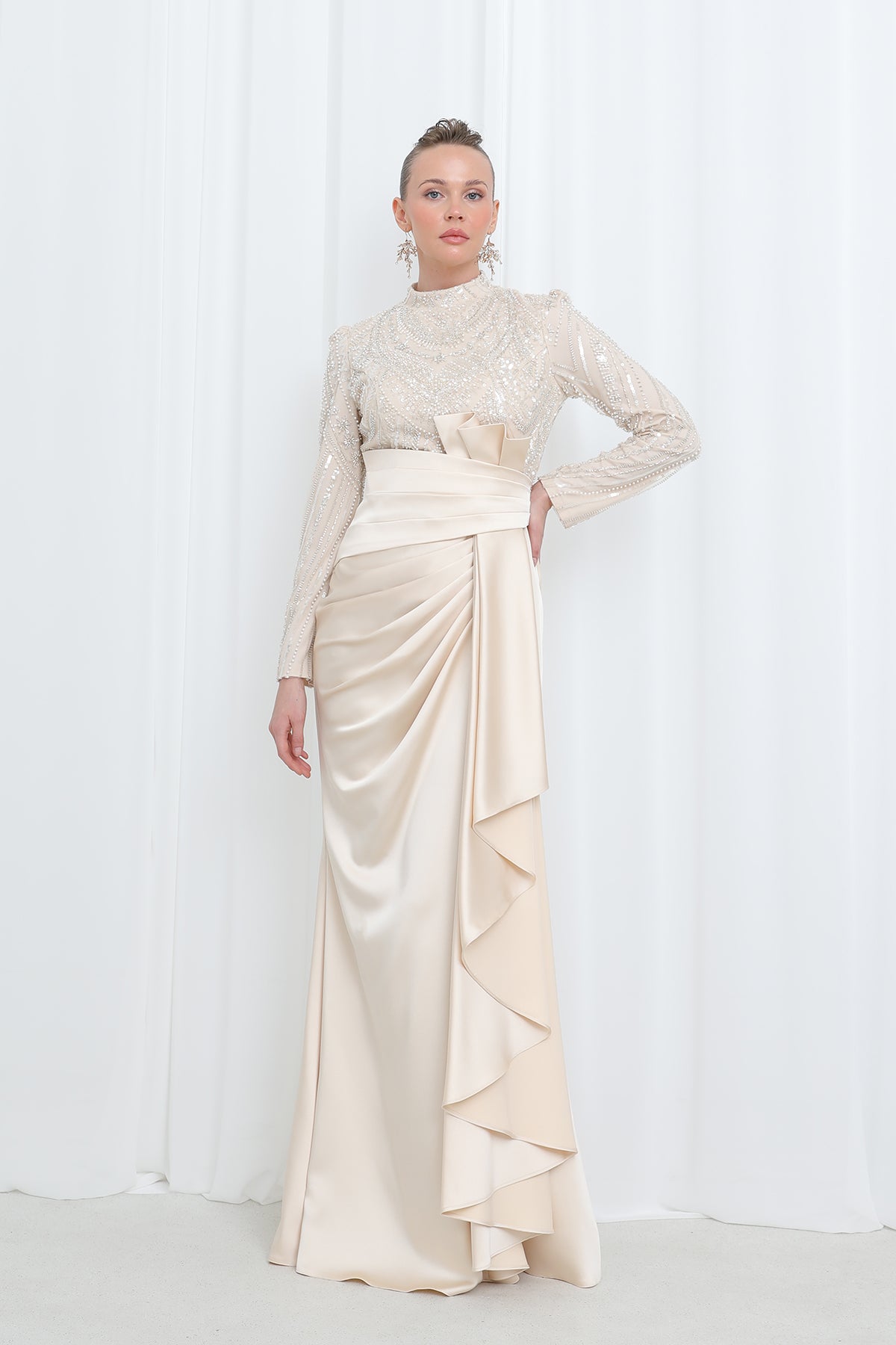 Kadın Üstü İşlemeli Bel Kısmı Drape Detaylı Saten Abiye - 12582ELB - BEIGE
