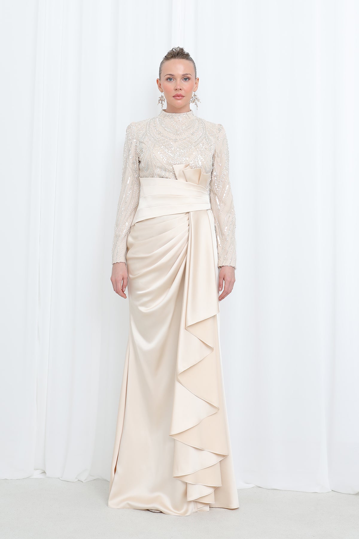 Kadın Üstü İşlemeli Bel Kısmı Drape Detaylı Saten Abiye - 12582ELB