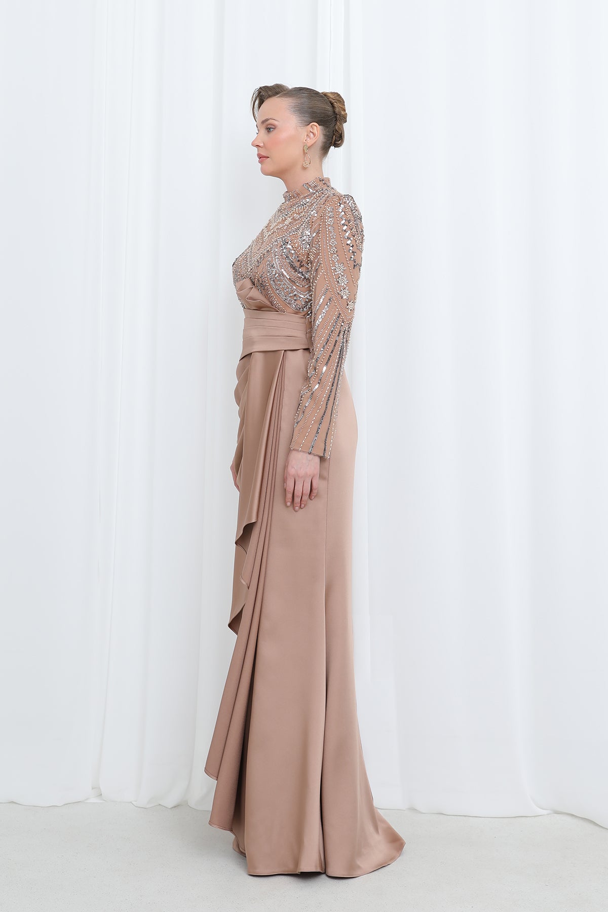 Kadın Üstü İşlemeli Bel Kısmı Drape Detaylı Saten Abiye - 12582ELB