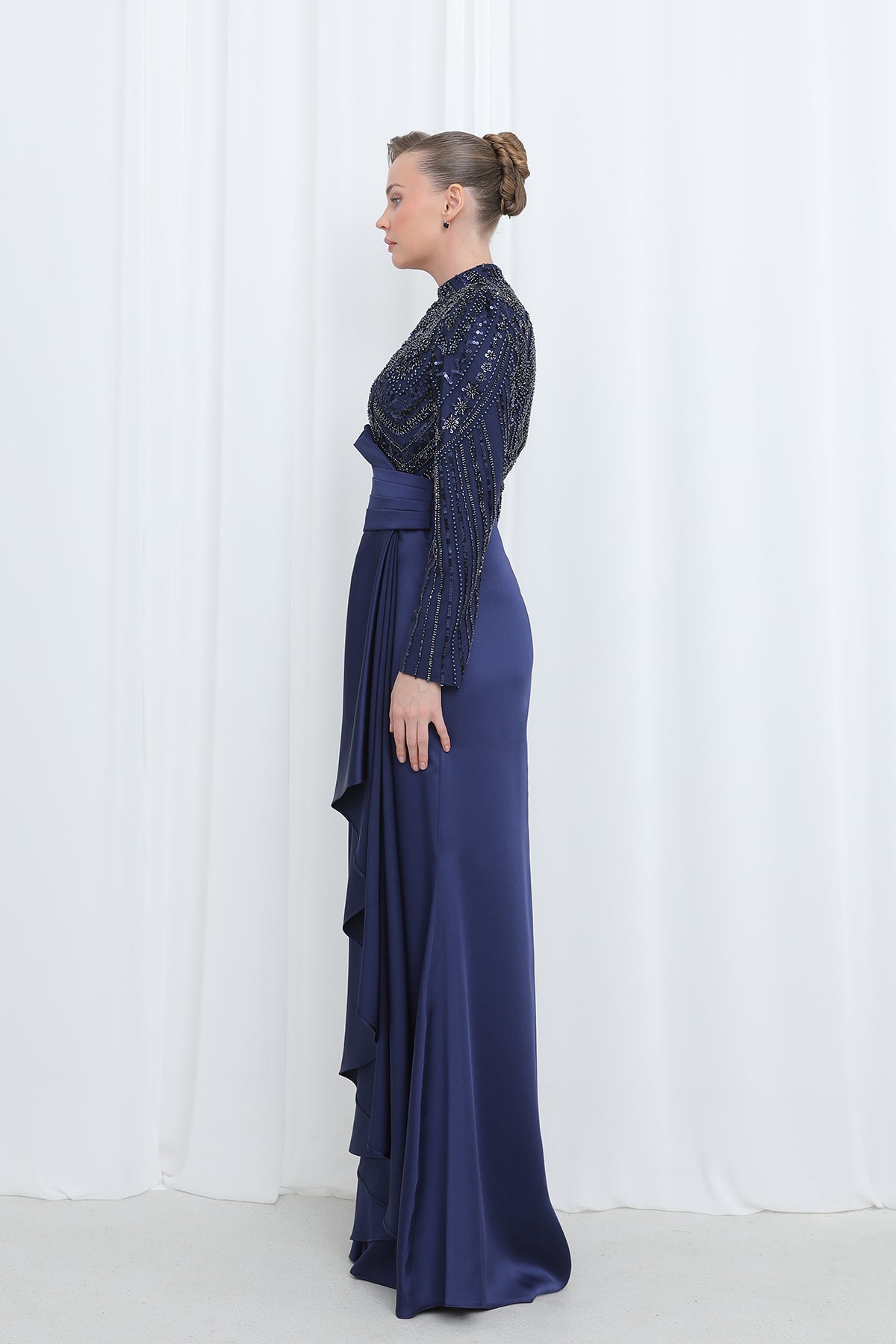 Kadın Üstü İşlemeli Bel Kısmı Drape Detaylı Saten Abiye - 12582ELB