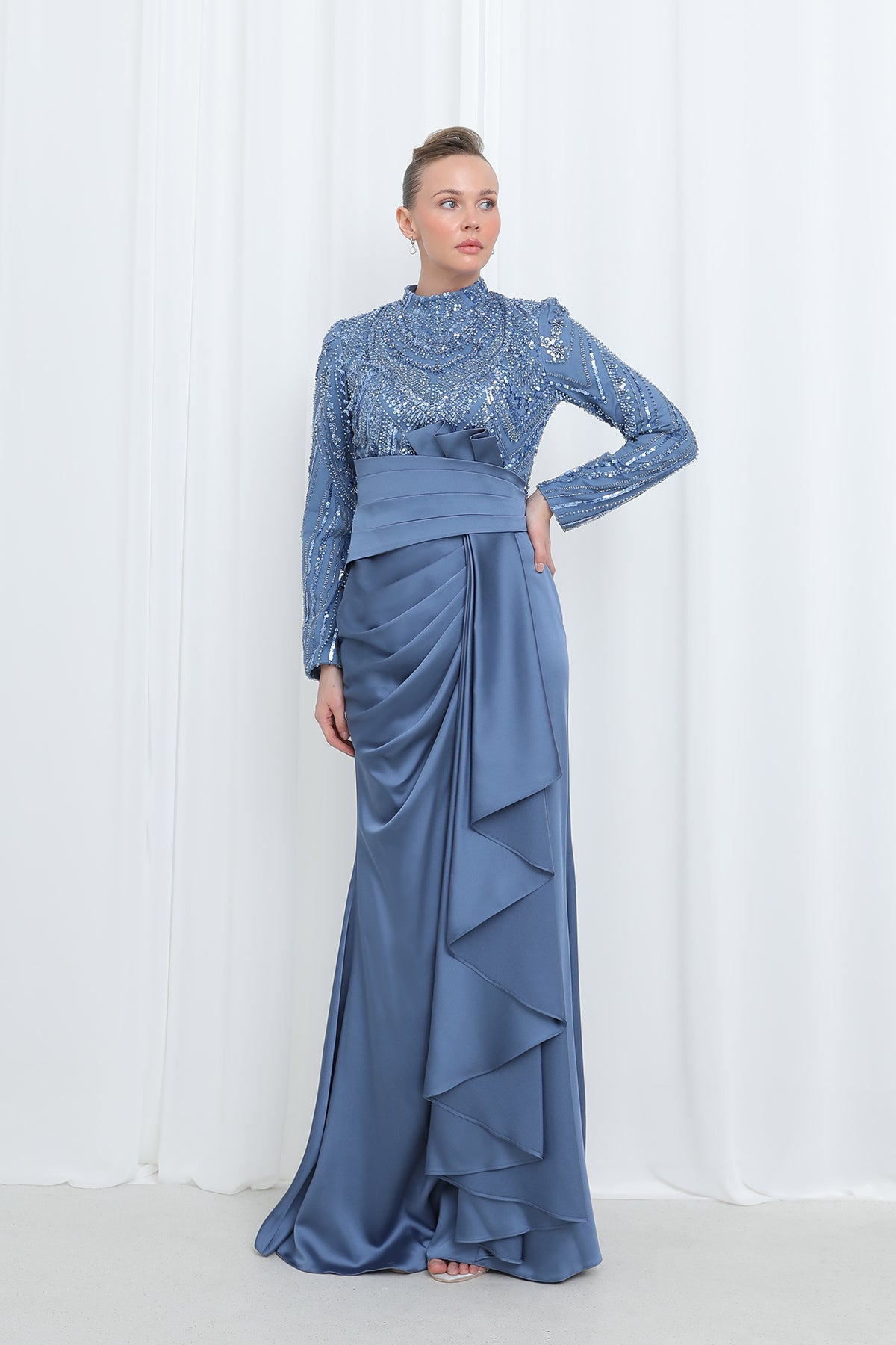 Kadın Üstü İşlemeli Bel Kısmı Drape Detaylı Saten Abiye - 12582ELB