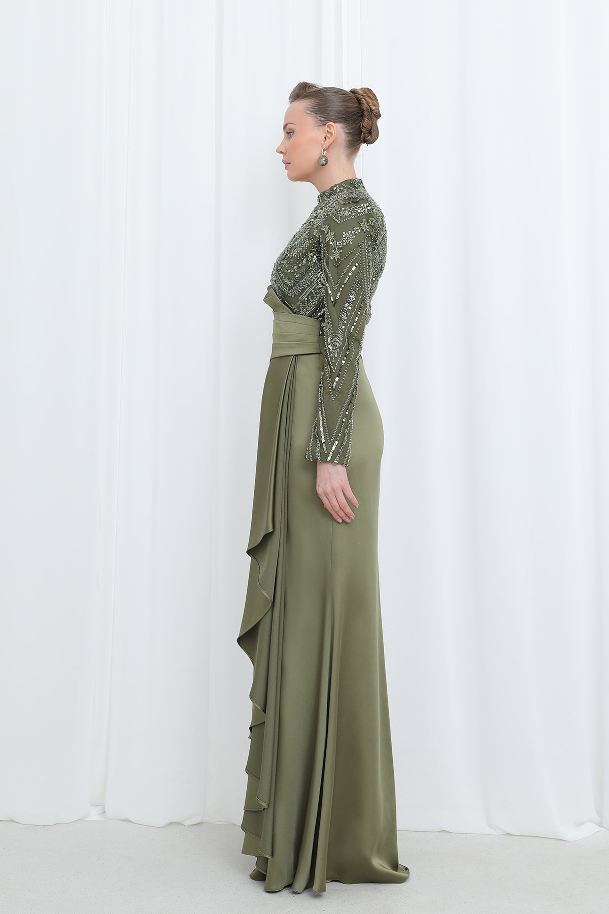 Kadın Üstü İşlemeli Bel Kısmı Drape Detaylı Saten Abiye - 12582ELB