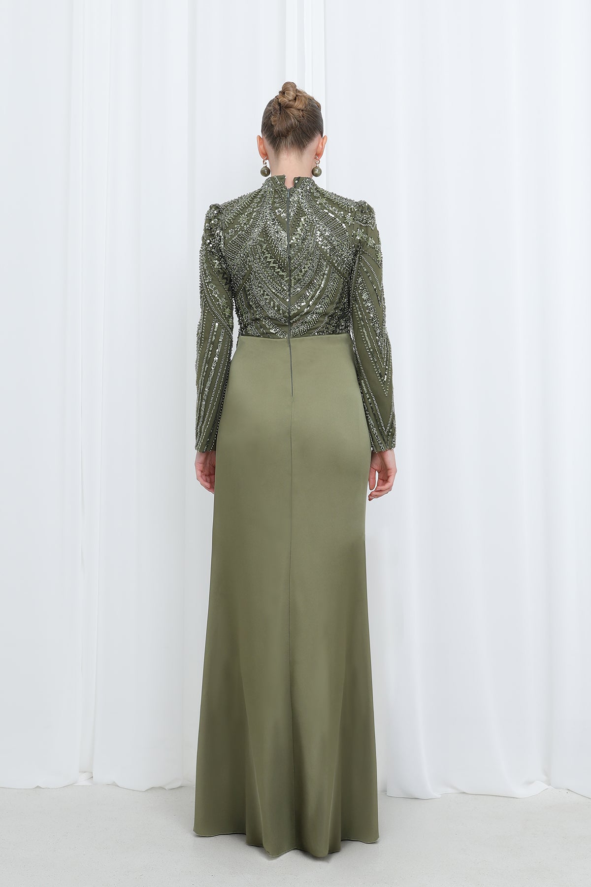 Kadın Üstü İşlemeli Bel Kısmı Drape Detaylı Saten Abiye - 12582ELB