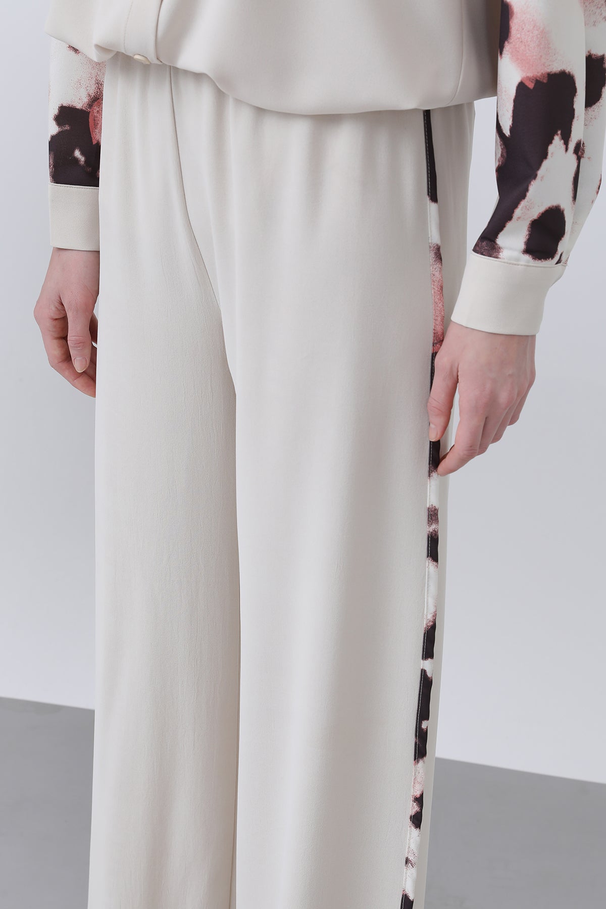 Kadın Beli Lastikli Biye Detaylı Bol Pantolon - 18236PNT