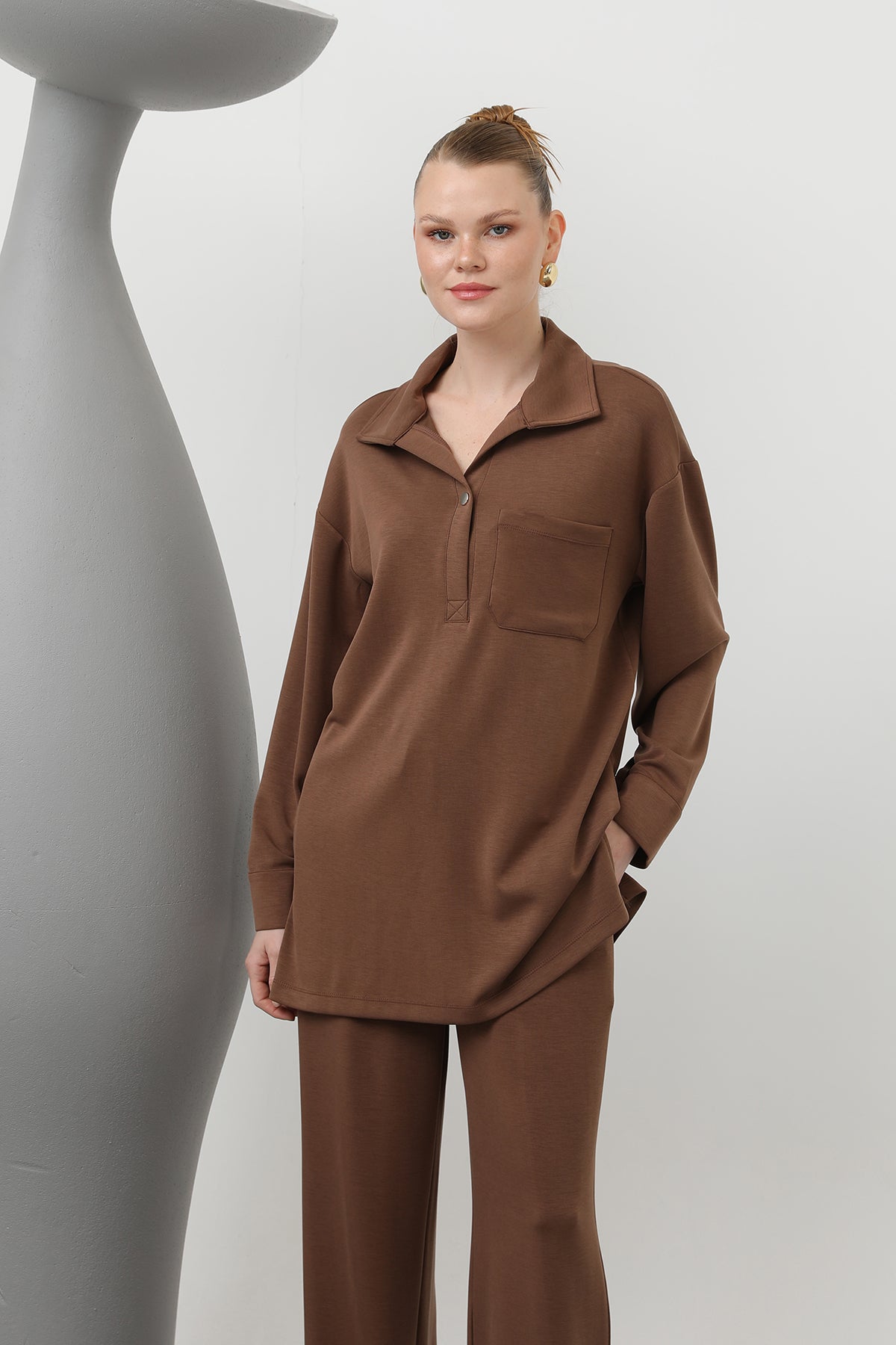 Kadın Yakası Çıtçıtlı Cep Detaylı Pantolonlu Takım - 20605TKS - BROWN