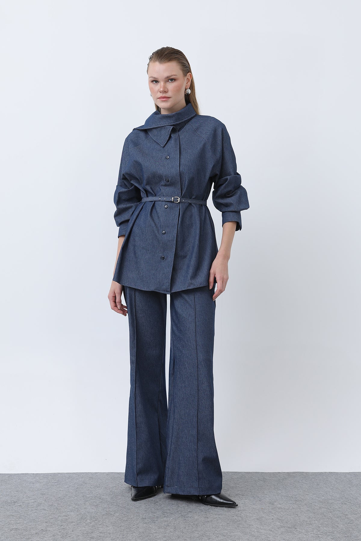 Kadın Kruvaze Yaka Kemer Detaylı Pantolonlu Denim Takım - 20652TKS - BLUE