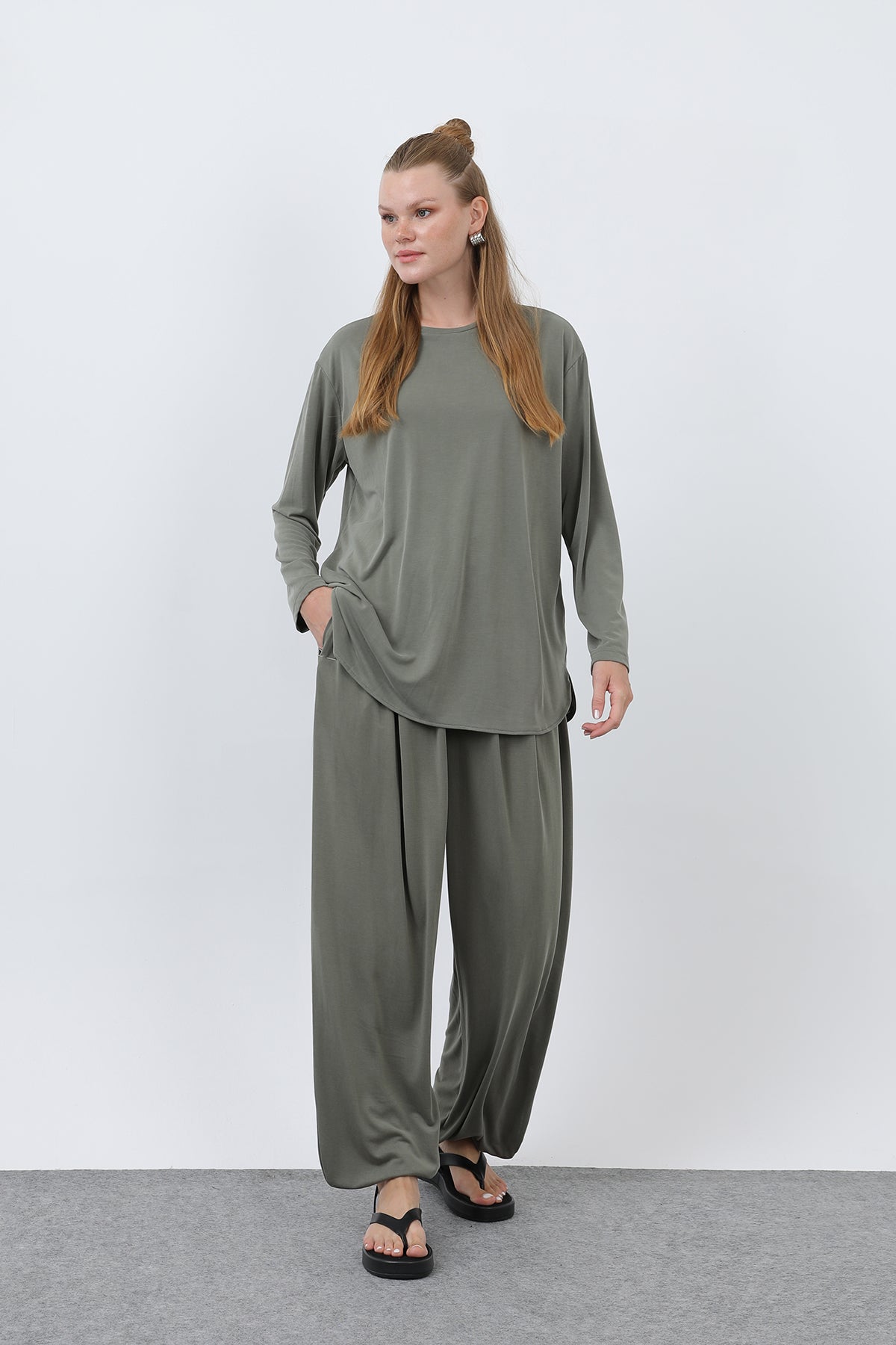 Kadın Oversize Viskon Relax Takım
-20663TKS - KHAKI