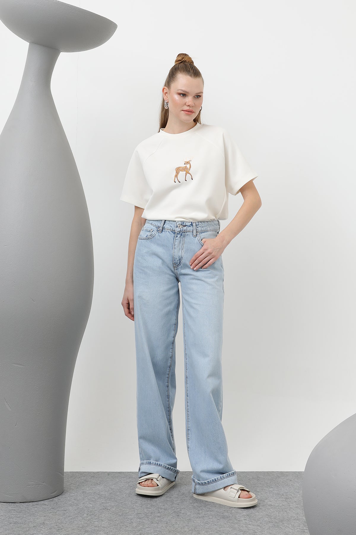 Kadın Ön Geyik Nakışlı Tshirt - 32119TSH - ECRU