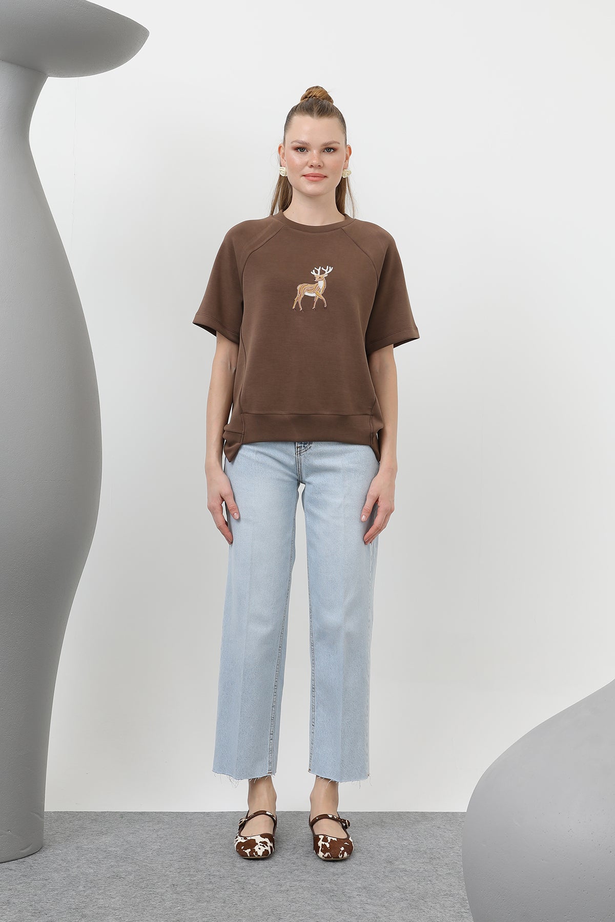 Kadın Ön Geyik Nakışlı Tshirt - 32119TSH