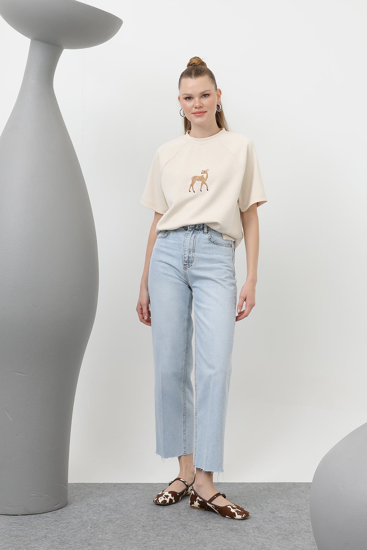 Kadın Ön Geyik Nakışlı Tshirt - 32119TSH - SAND BEIGE