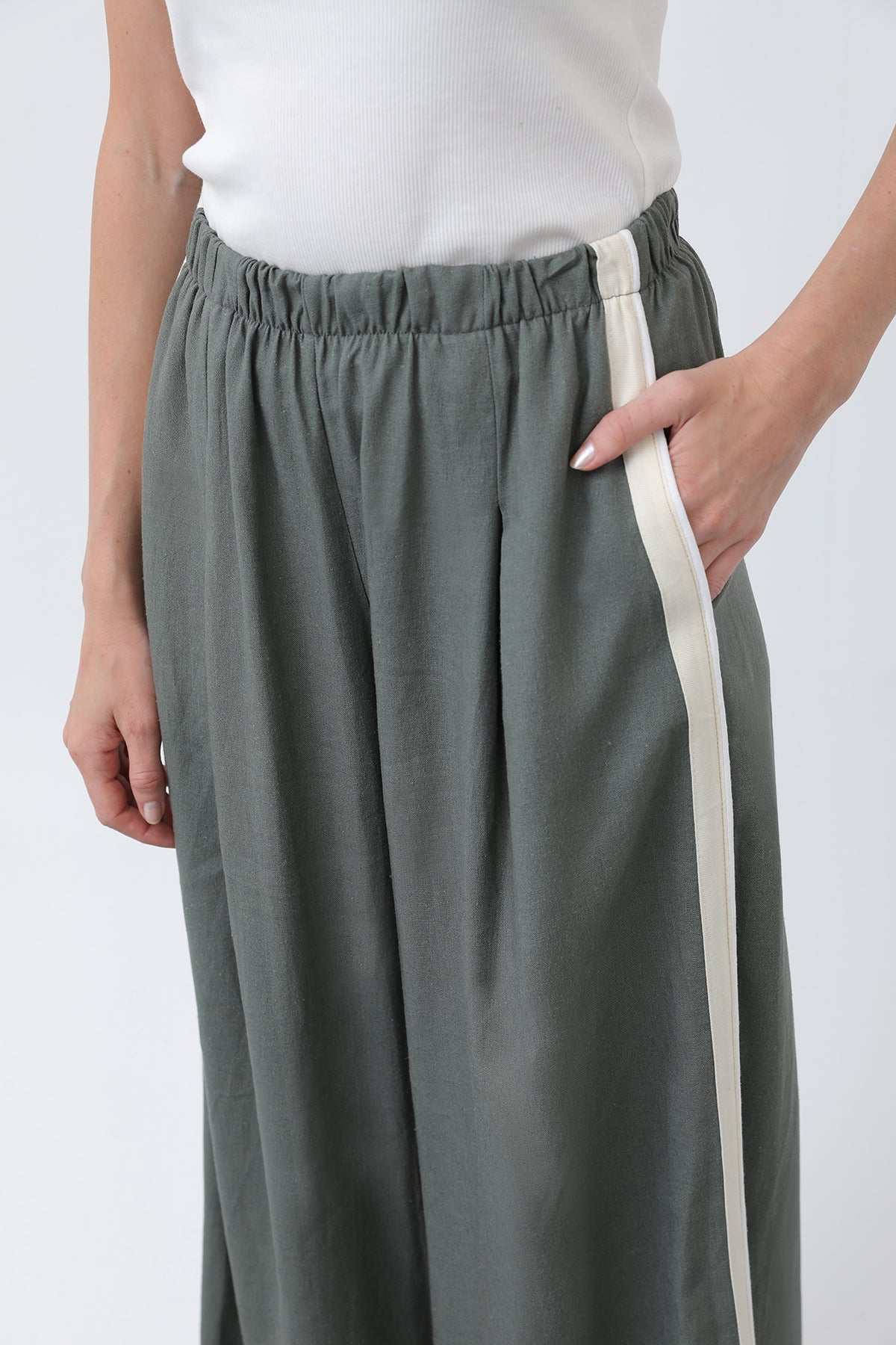 Women's Grosgrain Side Elastic Waist Trousers - 32302PNT