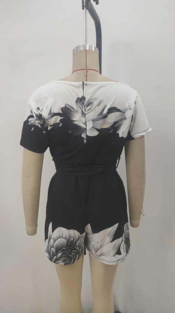 Kadın Tek Omuzu Açık çiçek Desenli Beli Kuşaklı Iki Iplik Mini Short Tulum, 36708