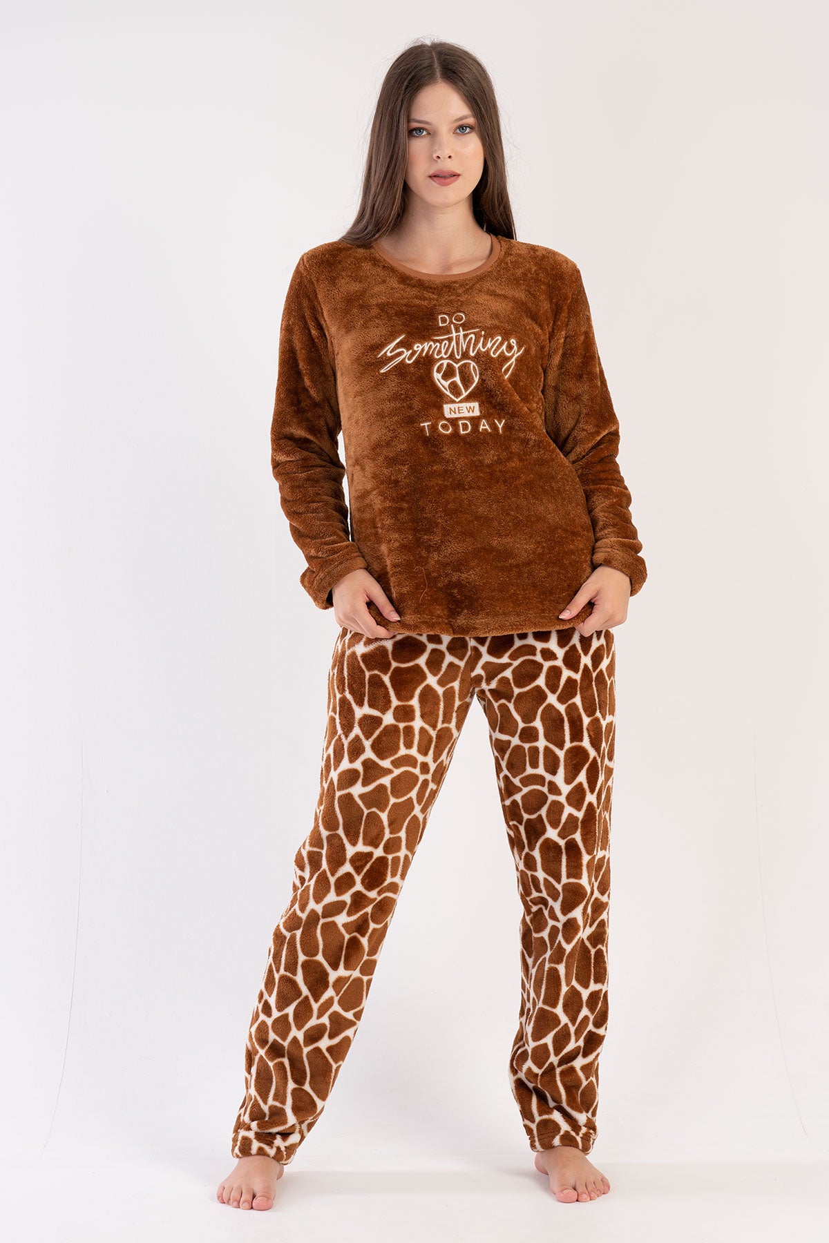 KADIN SOFT O YAKA UZUN KOL ETEGI OVAL CEPLI PIJAMA TAKIM - KAHVE
