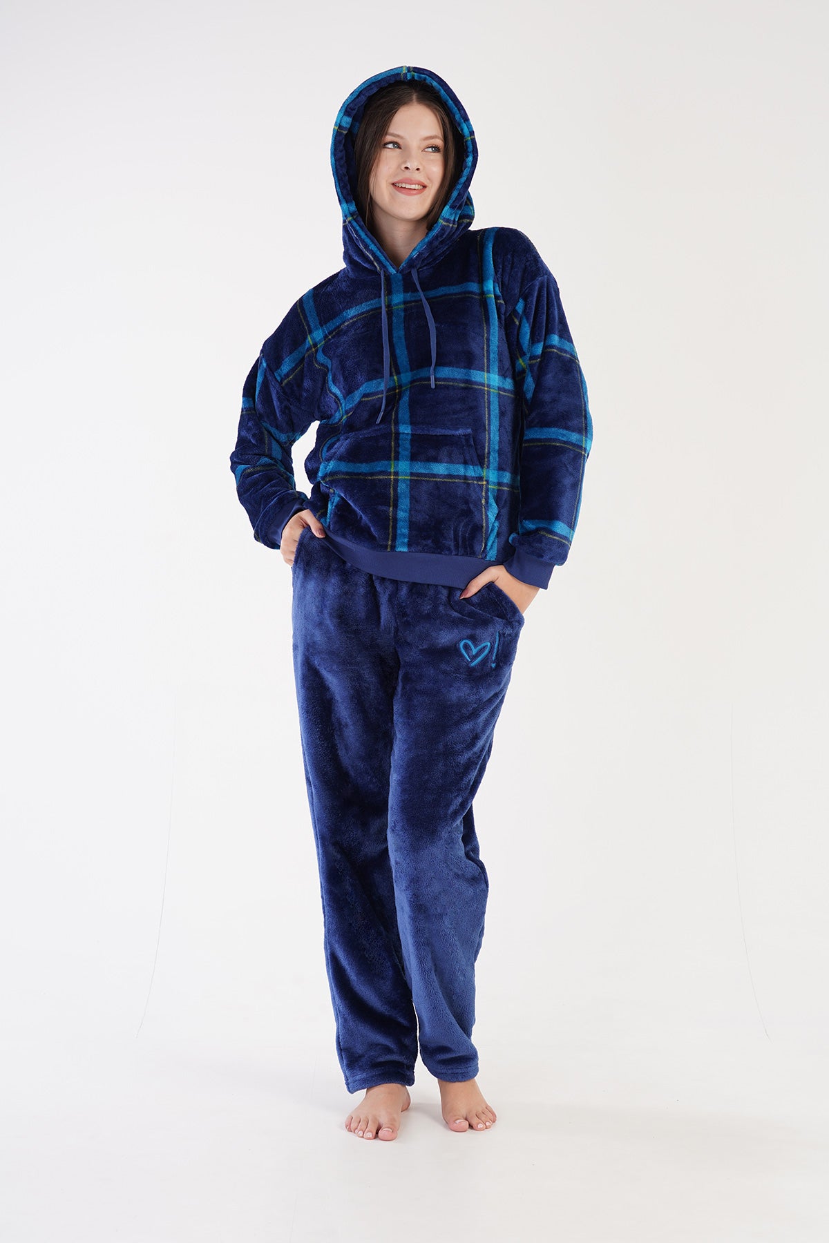 KADIN SOFT KAPSONLU DUSUK OMUZLU UZUN KOL KANGURU CEPLI MANSETLI PIJAMA TAKIM - INDIGO