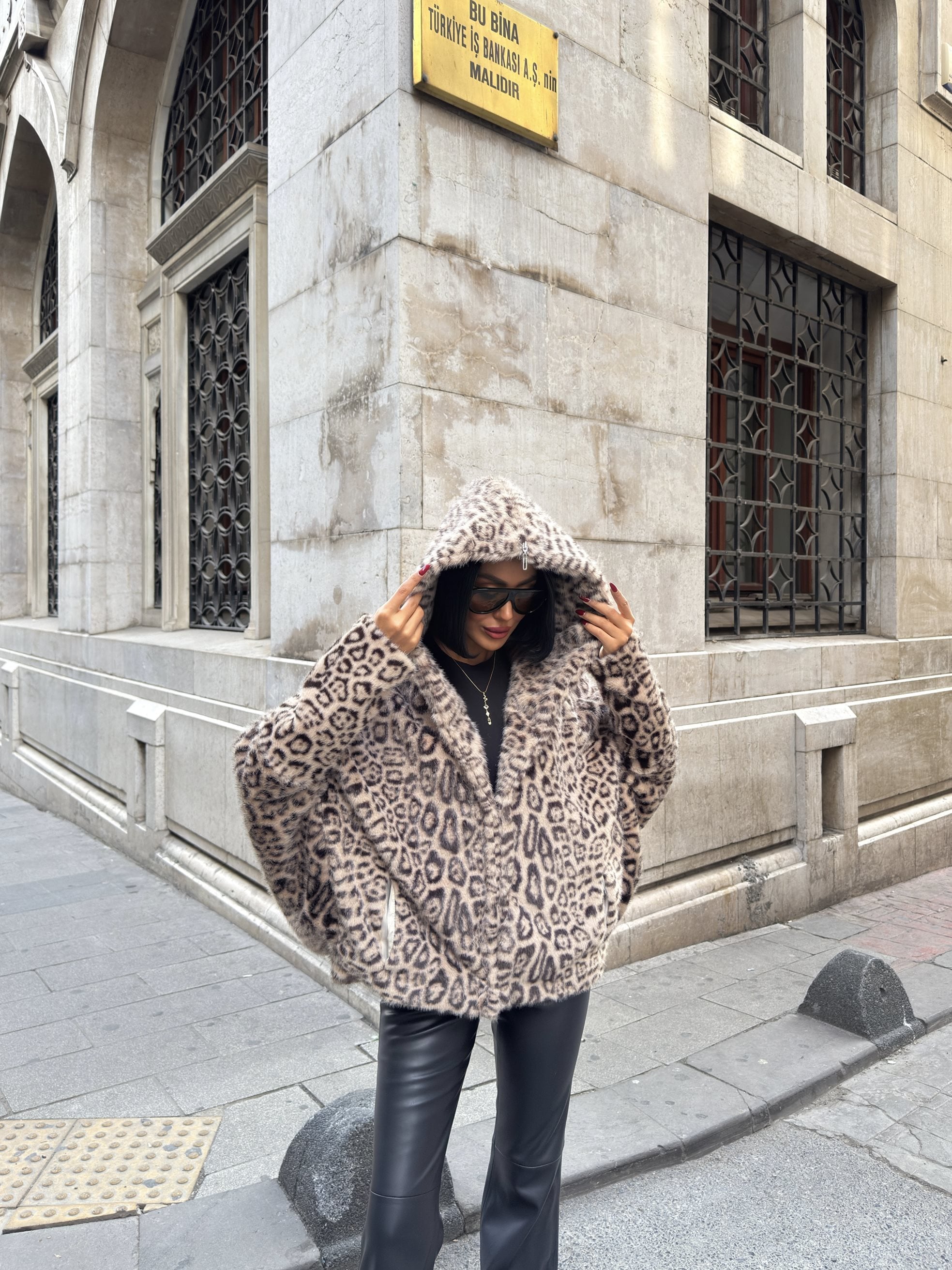 3098 HOODED LEOPARD FUR