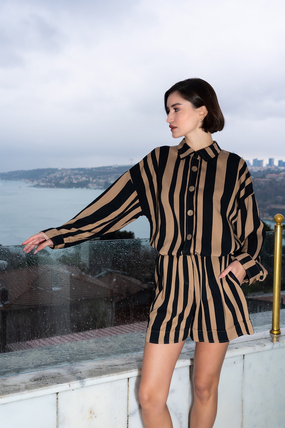 KADIN BELMANDO GOMLEK YAKA TAMAMI DUGMELI UZUN KOL CEPLI SORT TAKIM