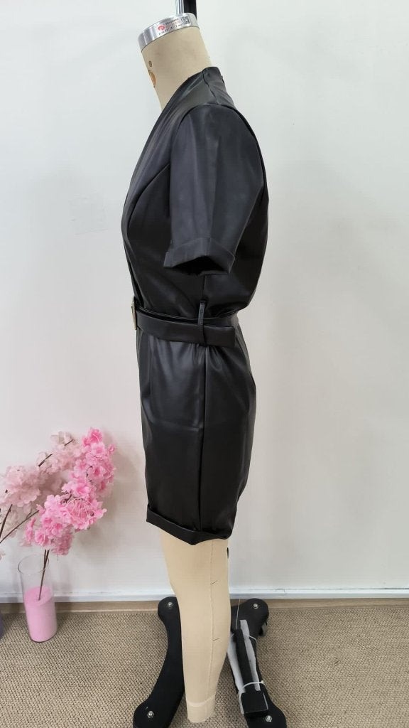 Kadın Kısa Kollu Kruvaze Yakalı Beli Kemerli Kısa Short Deri Tulum, 37175