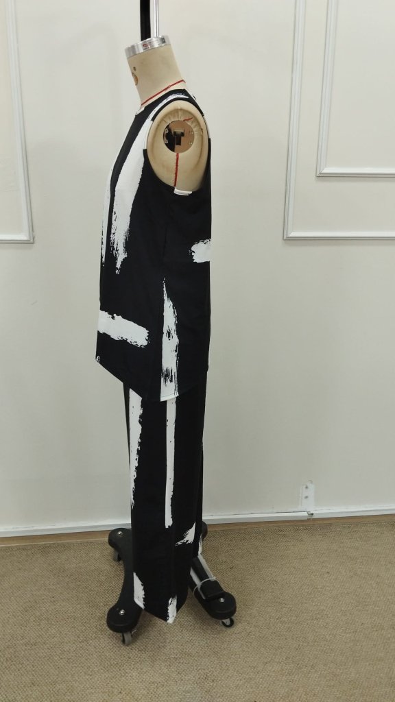 Women's Sleeveless Crewneck Patterned Blouse and Pants Two-Piece Set, 31600