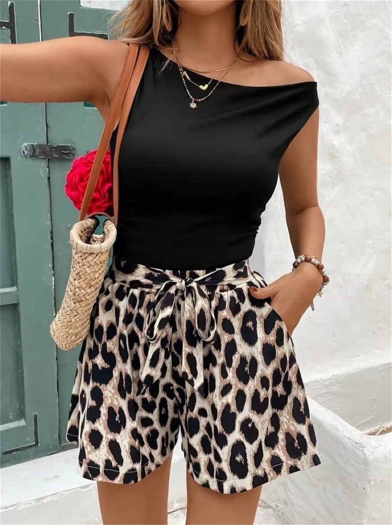 Women's Sleeveless Crew Neck Viscose Blouse and Leopard Print Short Modal Shorts Two-Piece Set, 31769