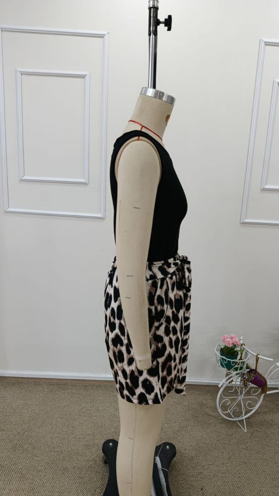 Women's Sleeveless Crew Neck Viscose Blouse and Leopard Print Short Modal Shorts Two-Piece Set, 31769