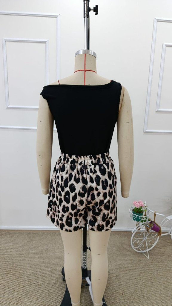 Women's Sleeveless Crew Neck Viscose Blouse and Leopard Print Short Modal Shorts Two-Piece Set, 31769