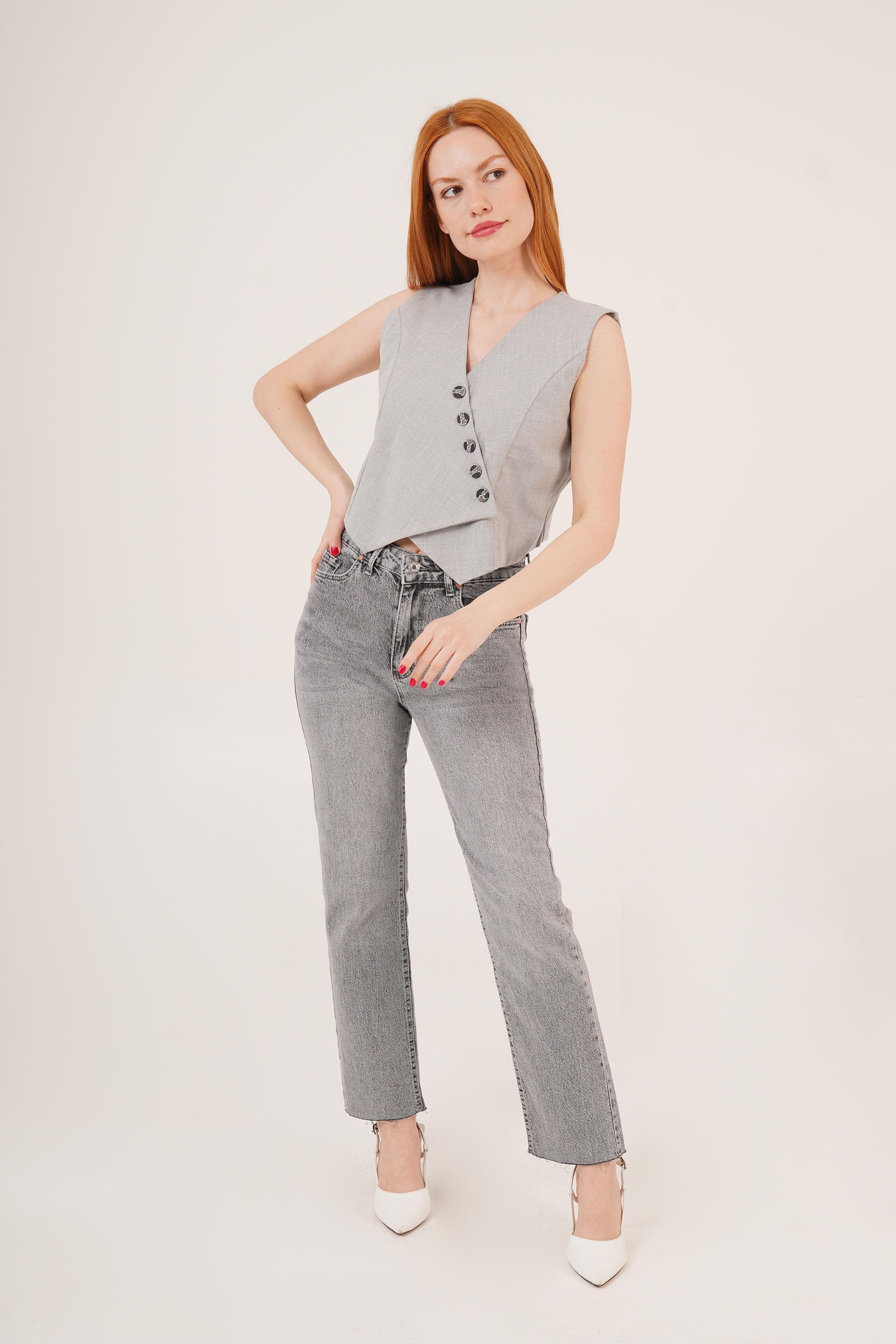 V Yaka Düğmeli Üçgen Kesim Toptan Gri Yelek