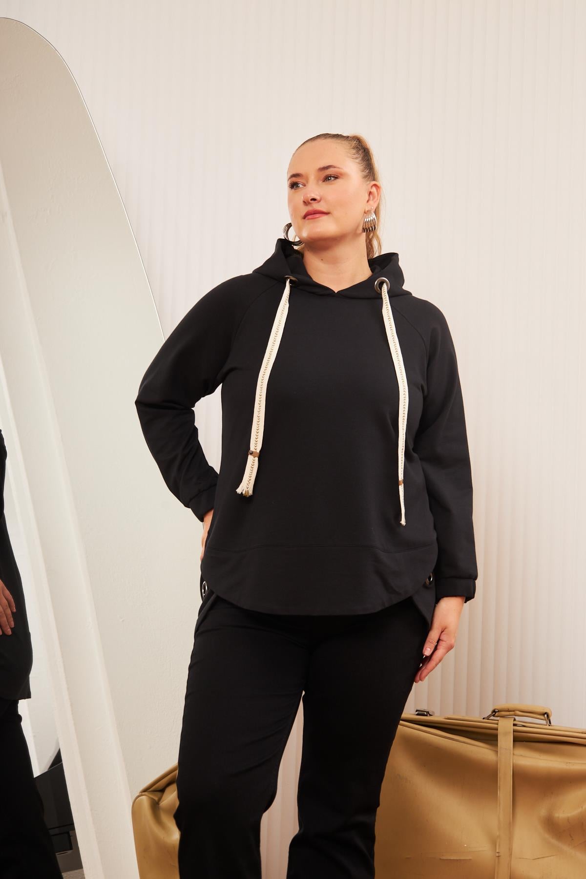 Büyük Beden Süslemeli Bağcıklı Kordon Sweatshirt Siyah
