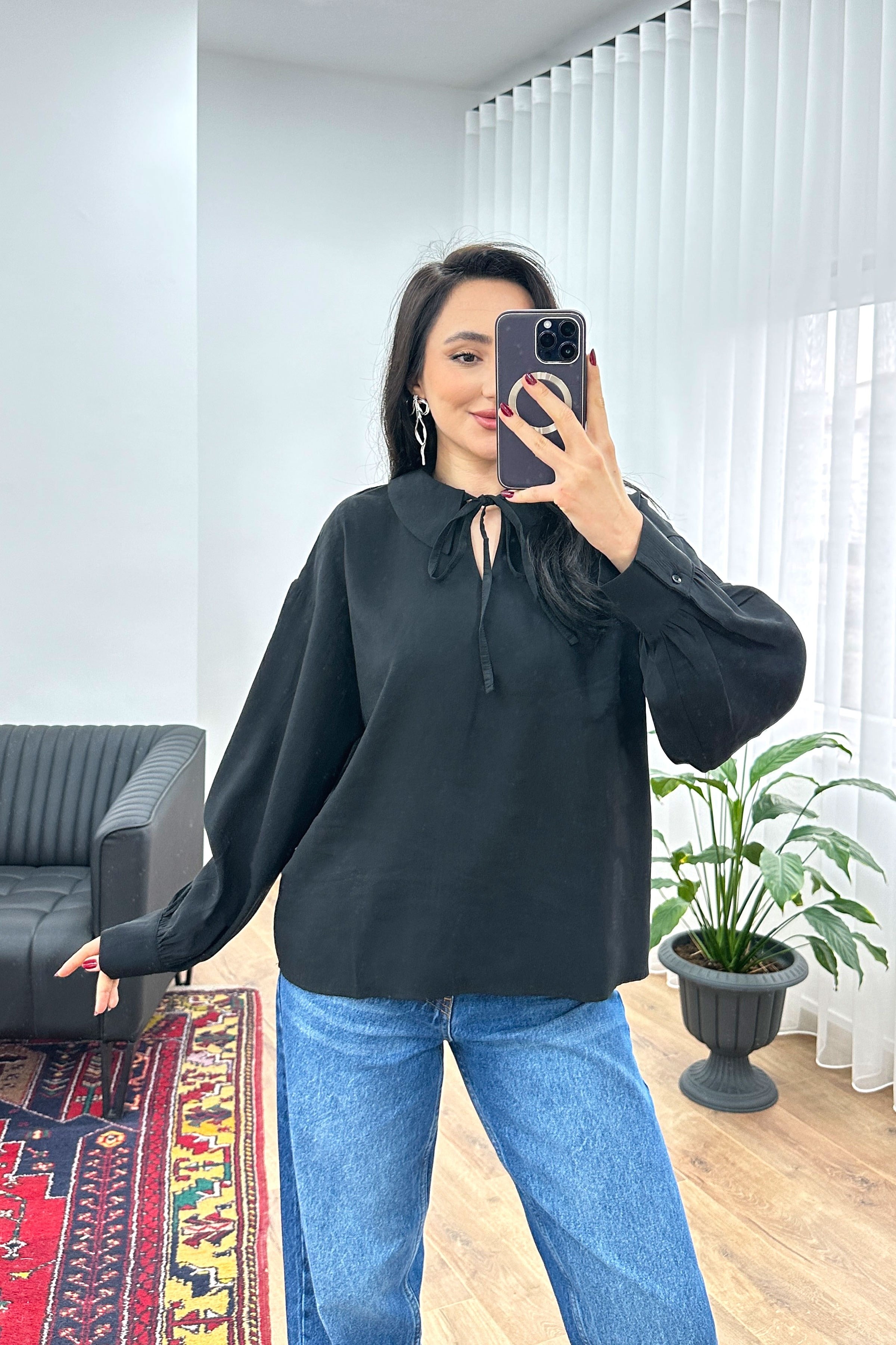 Yaka Bağlamalı Dökümlü Siyah Toptan Bluz